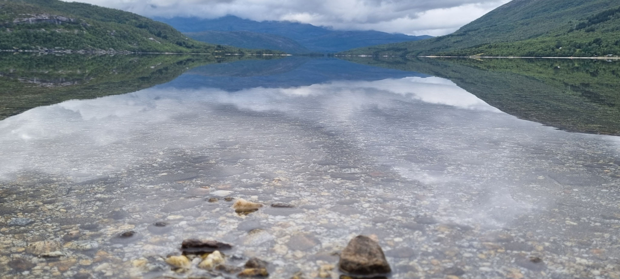 ...spiegelglatte Wasseroberfläche