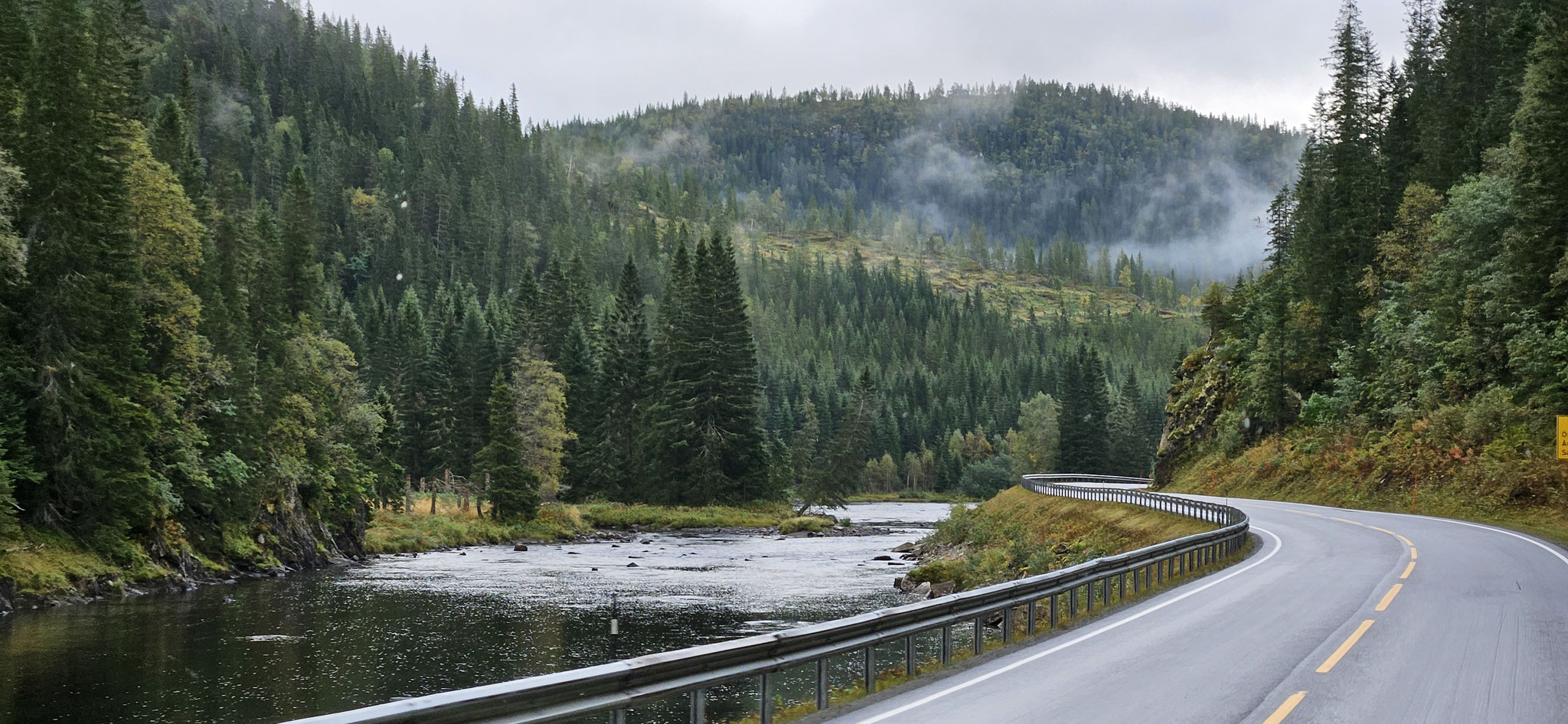 Immer entlang dem Fluss