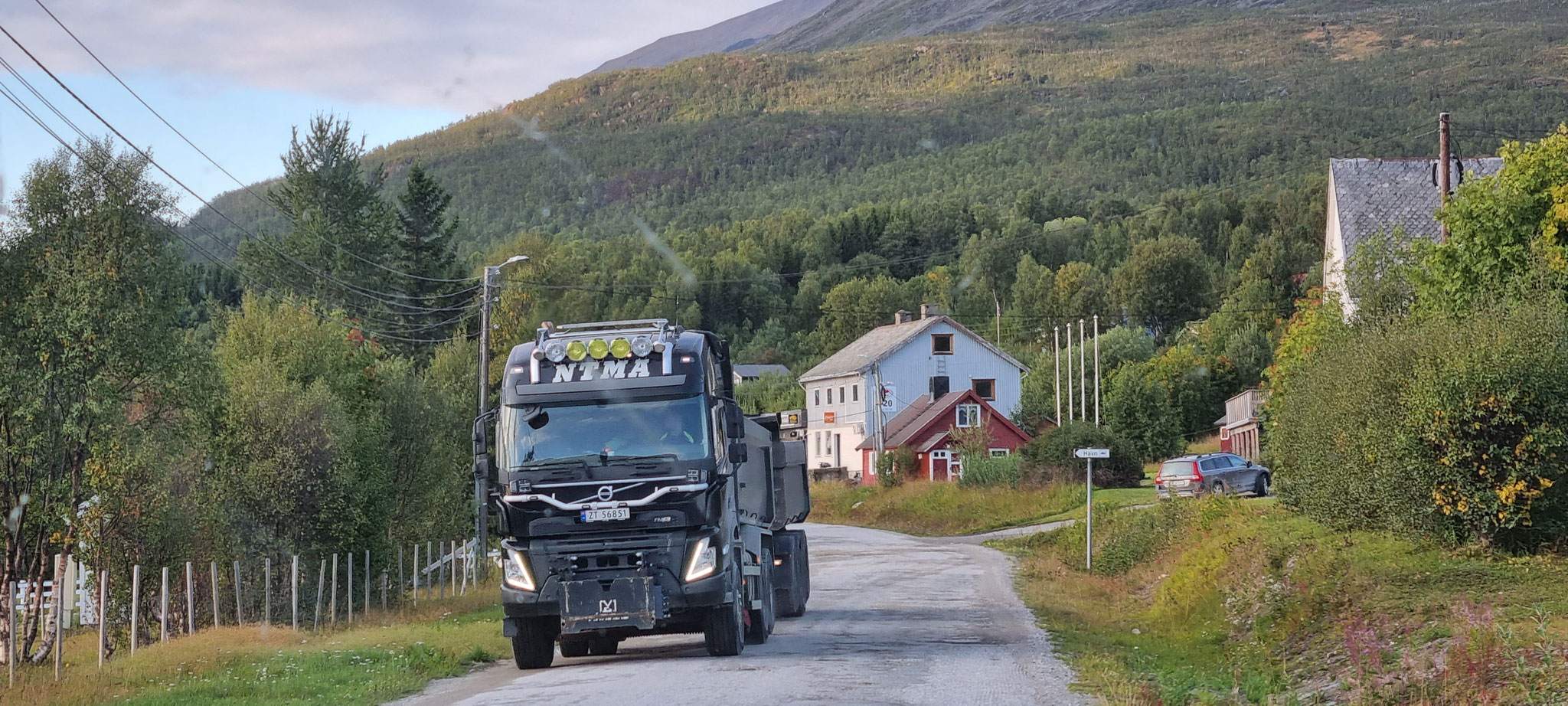 Noch kurz den LKW mit Anhänger durch lassen