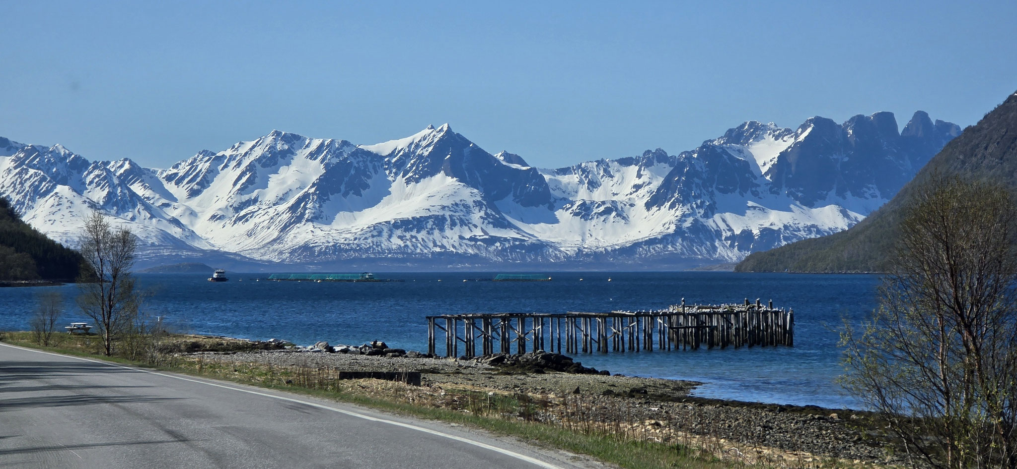 Weisse Berge, blaues Fjord...