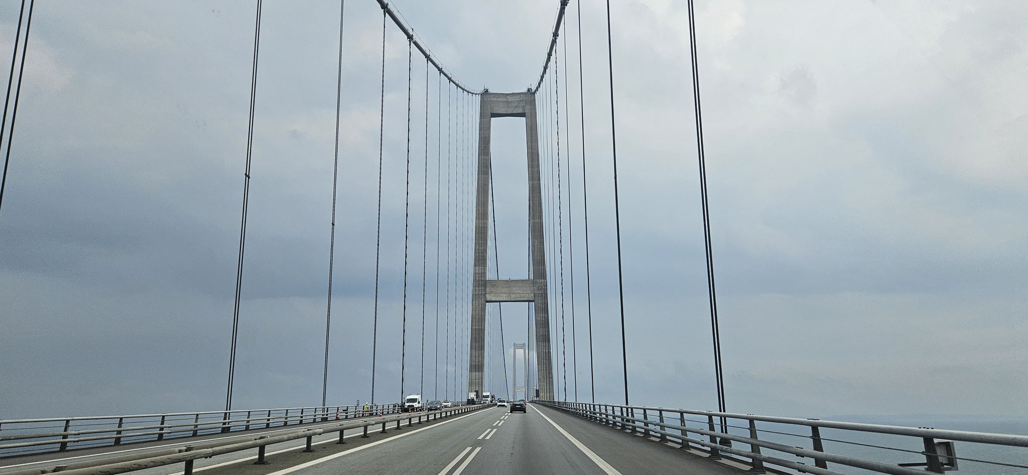 Die Strasse ist fast leer...