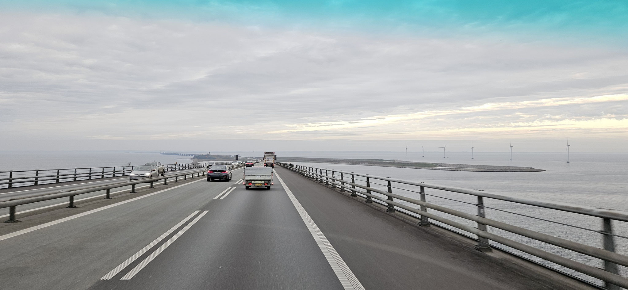 Nach der Brücke ist für uns Schluss mit Skandinavien...