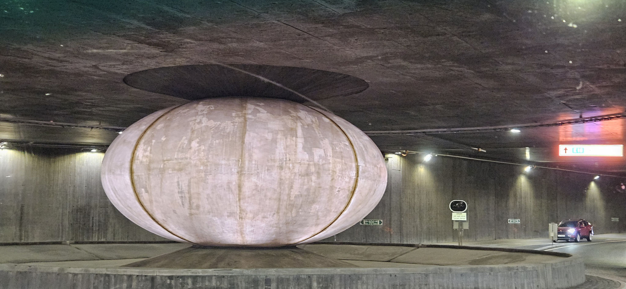 ...Kreisel im Tunnel