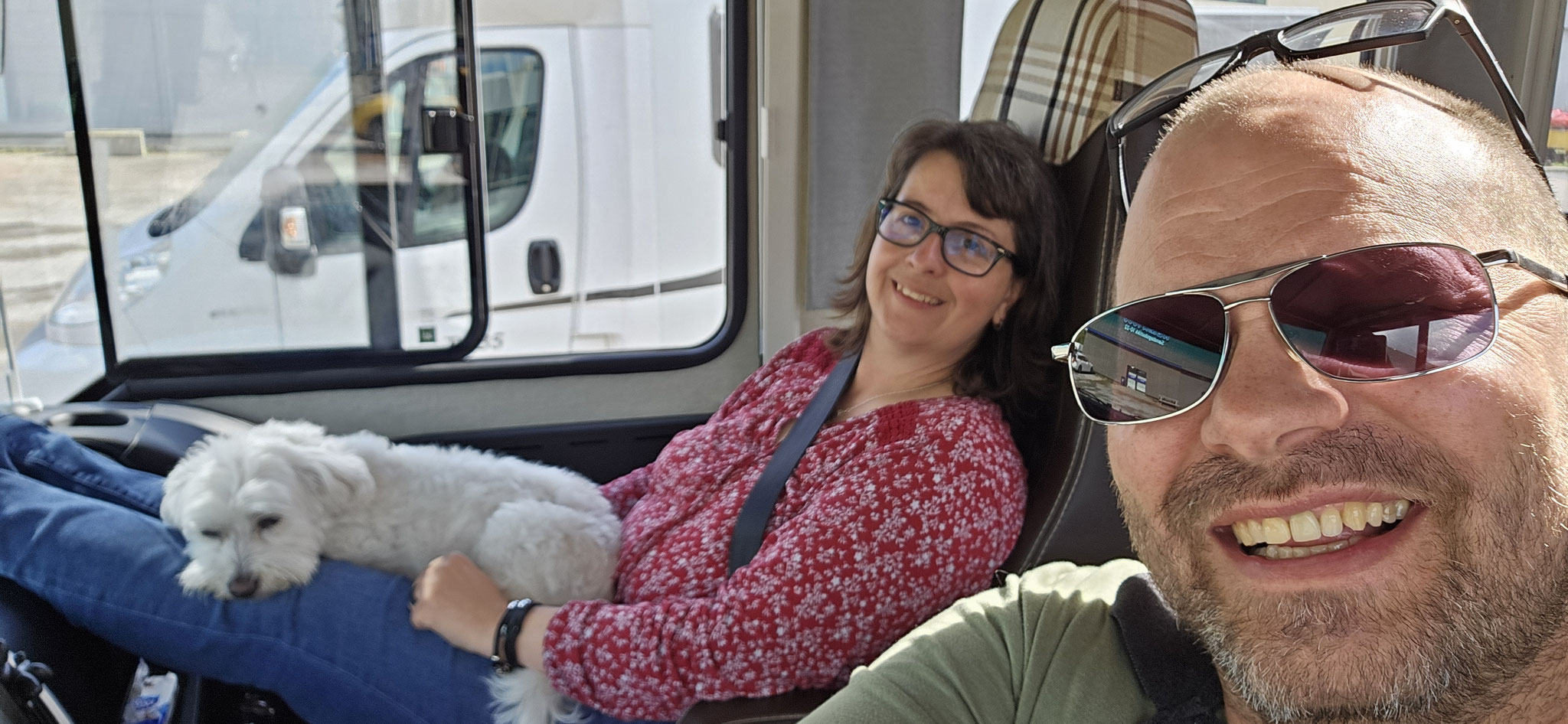 Mami & Papi sind noch nicht ganz abfahrbereit nach dem Einkauf