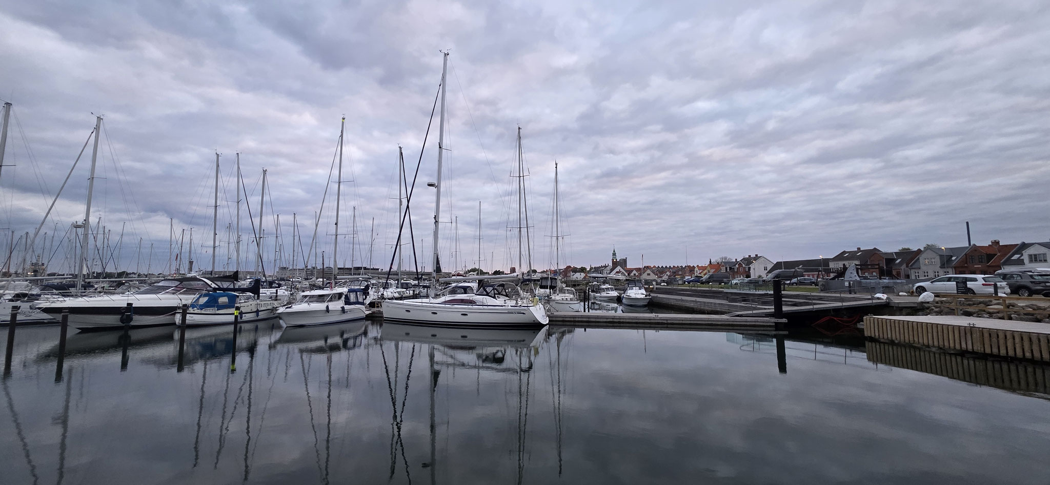 ...im Hafen ist es noch still