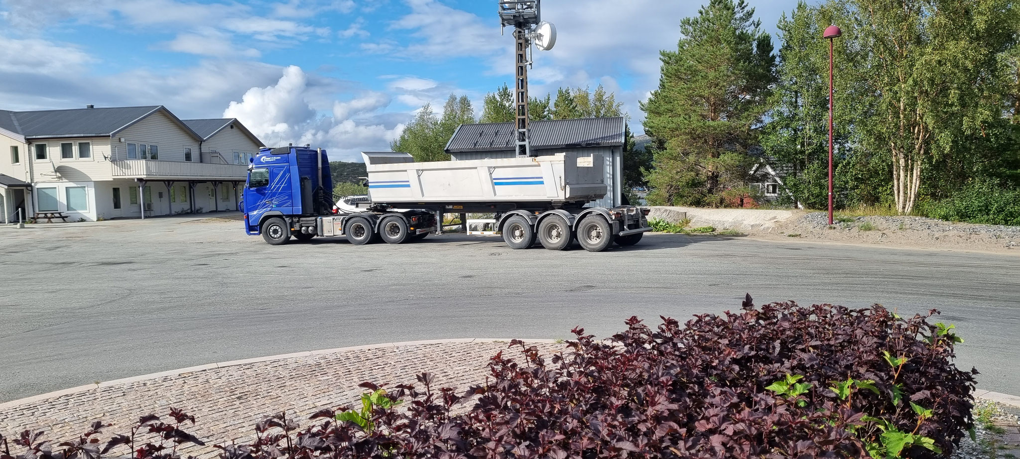 In echt sind die Trucks noch viel viel viel grösser