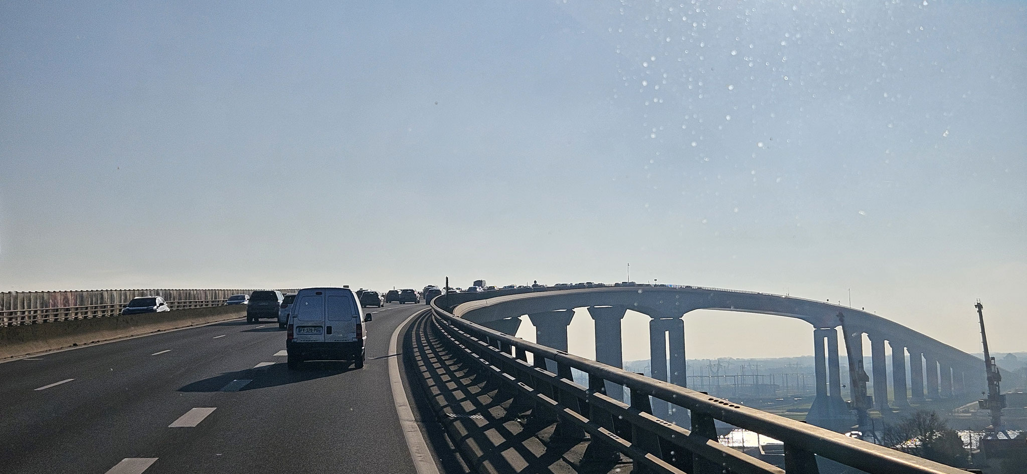 Wieder geht es über eine Brücke...