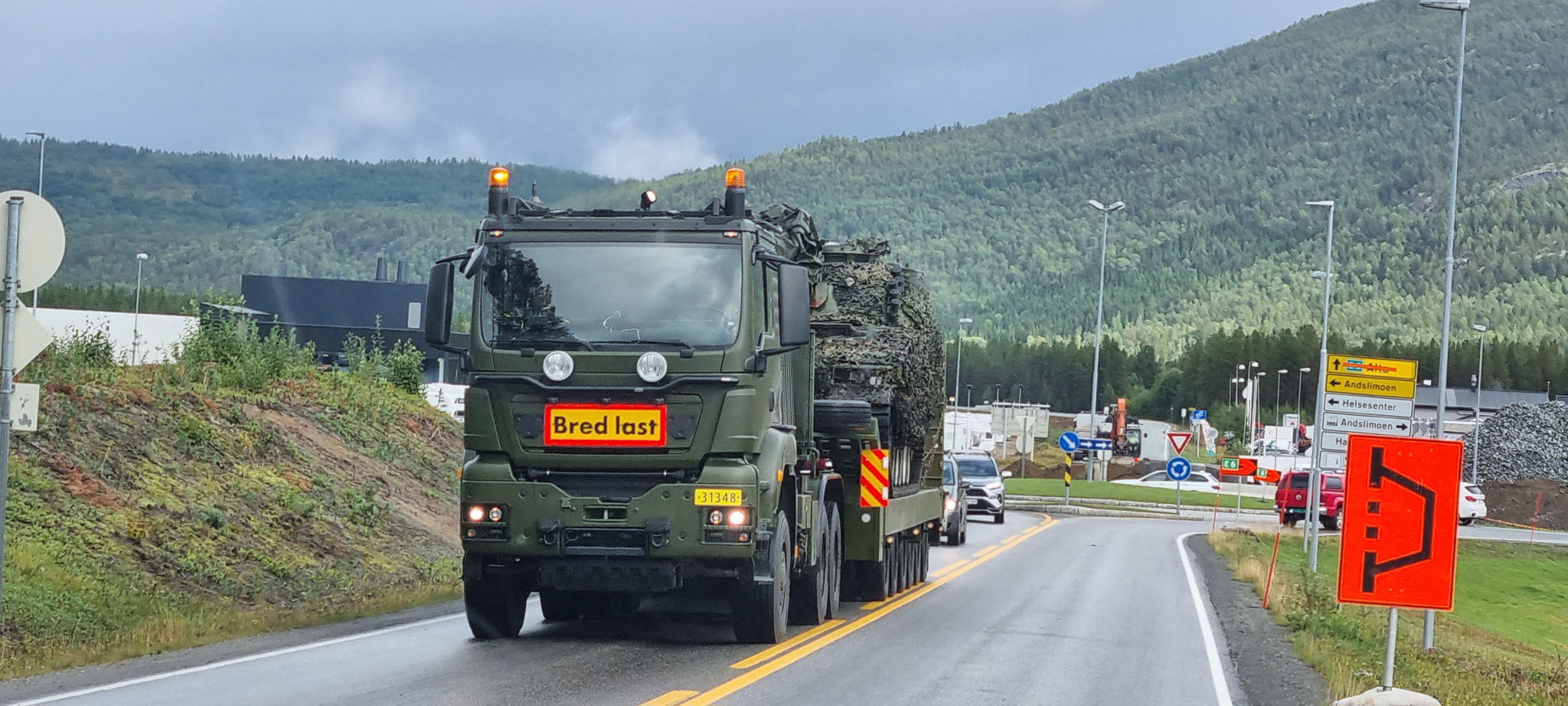 "Bred Last" - richtig breite Last, der Panzer auf dem LKW