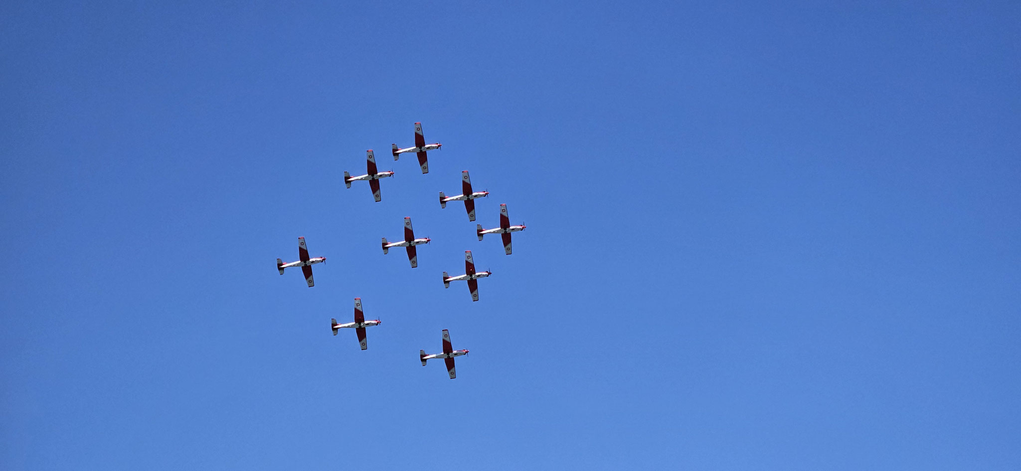 ...die Fliegerstaffel trainiert über...