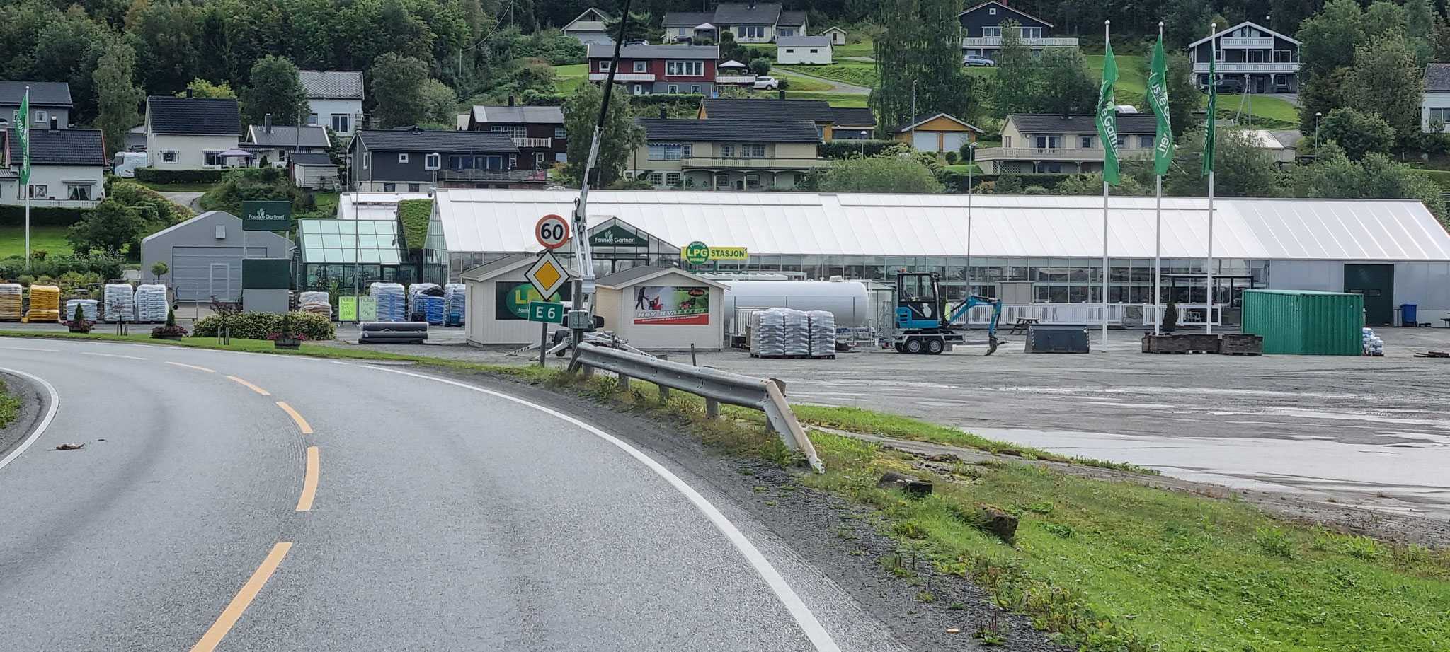 LPG holen bei der Gärtnerei wo wir Mama- und Papa-Troll her haben