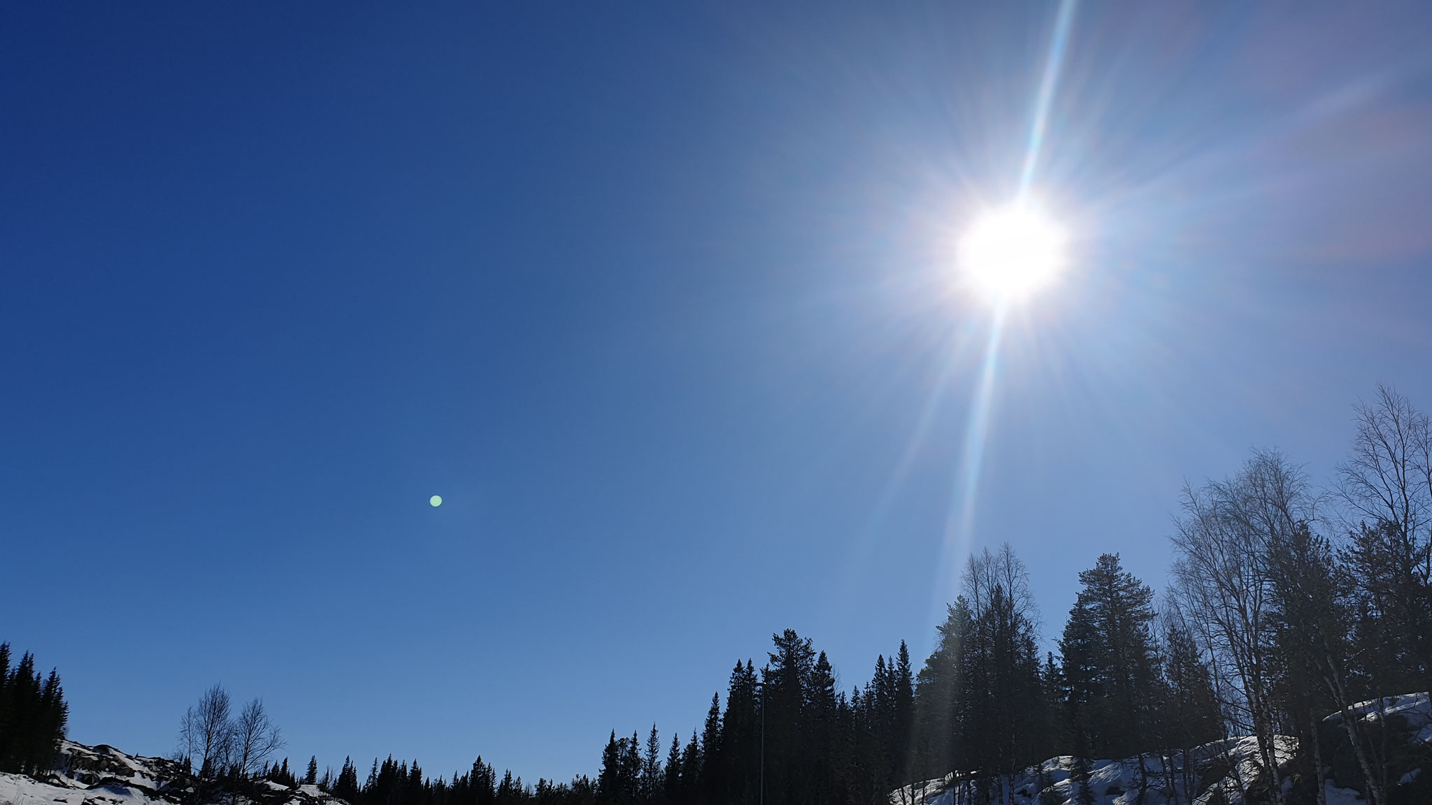 Blauer Himmel und Sonnenschein den ganzen Tag