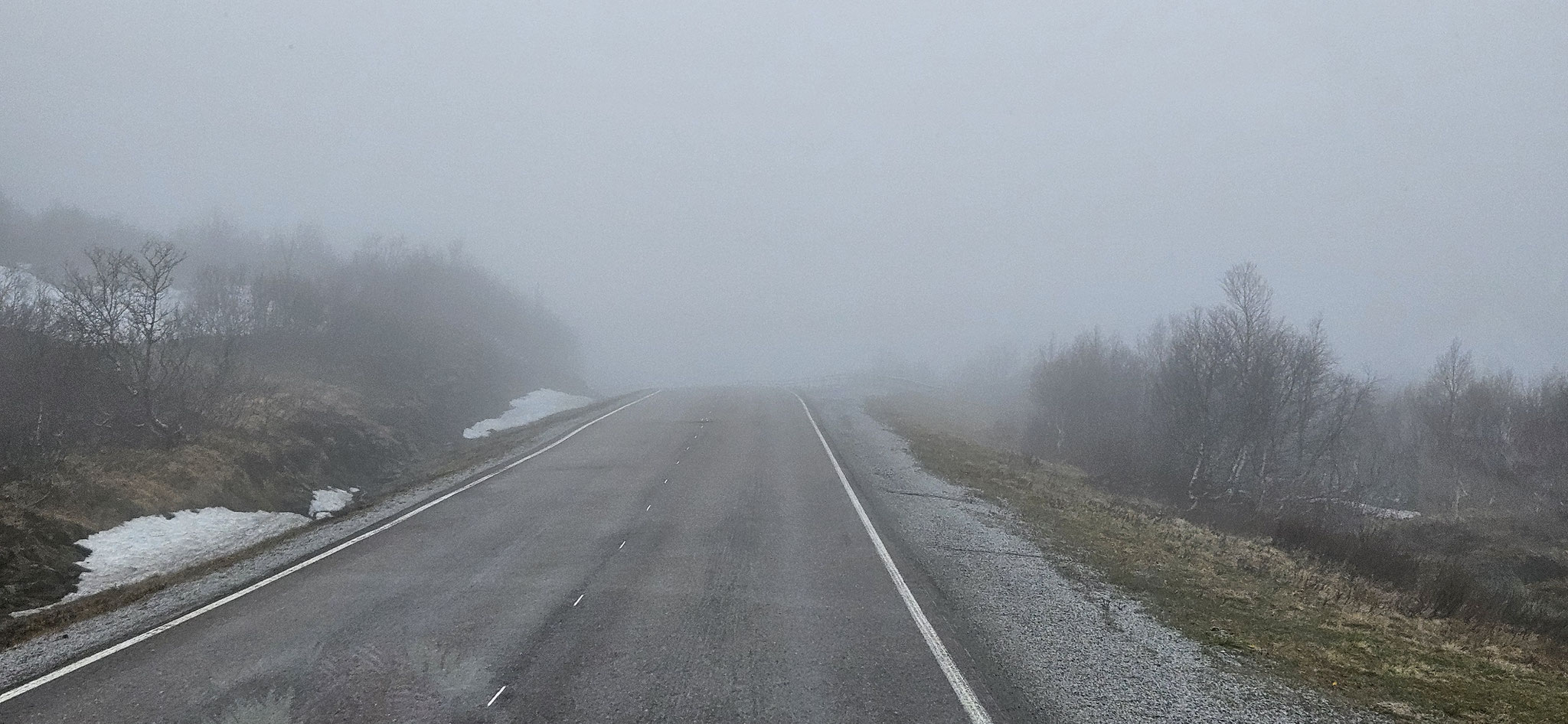 ...Bergpässe mit Nebel...