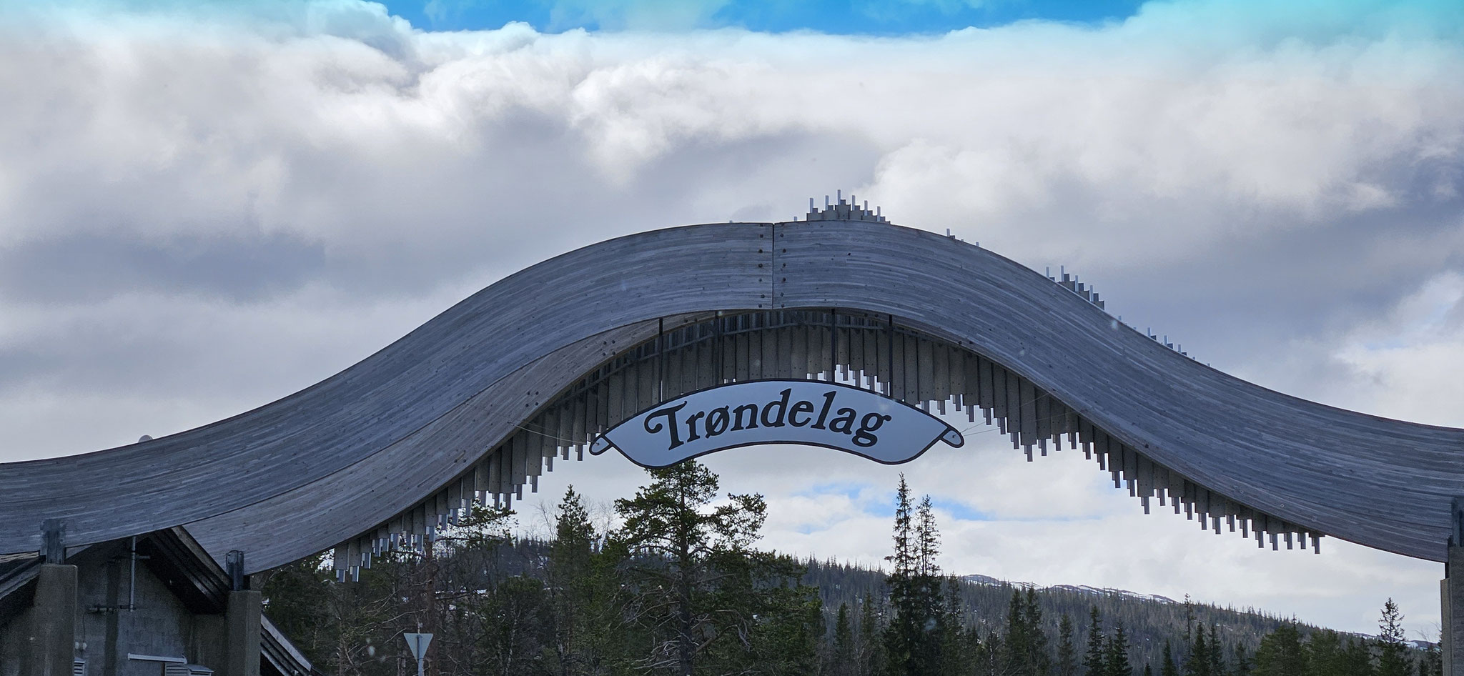 Schon kommt wieder das Nord-Norge-Portal, nun aber Fahrtrichtung Trøndelag
