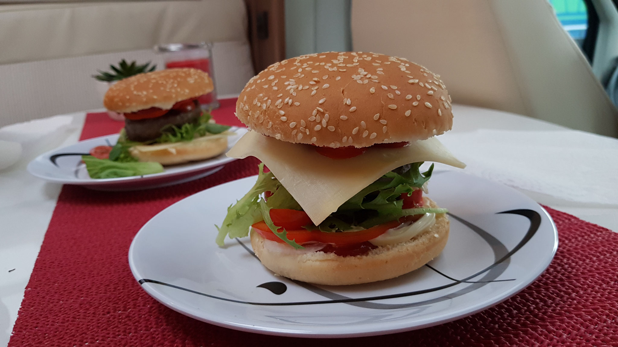 ...ein leckerer selbstgemachter Burger vom Chef