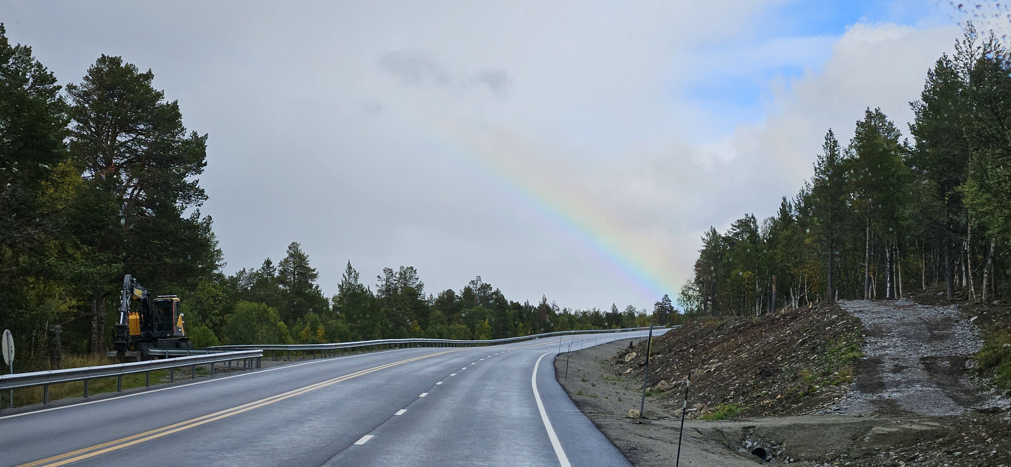 Schöner Regenbogen Richtung Dovre-Fjell