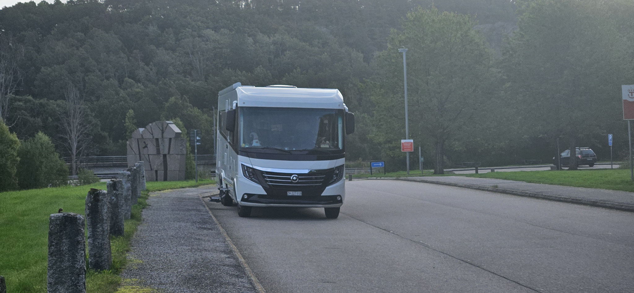 ...Bobi wartet brav auf uns