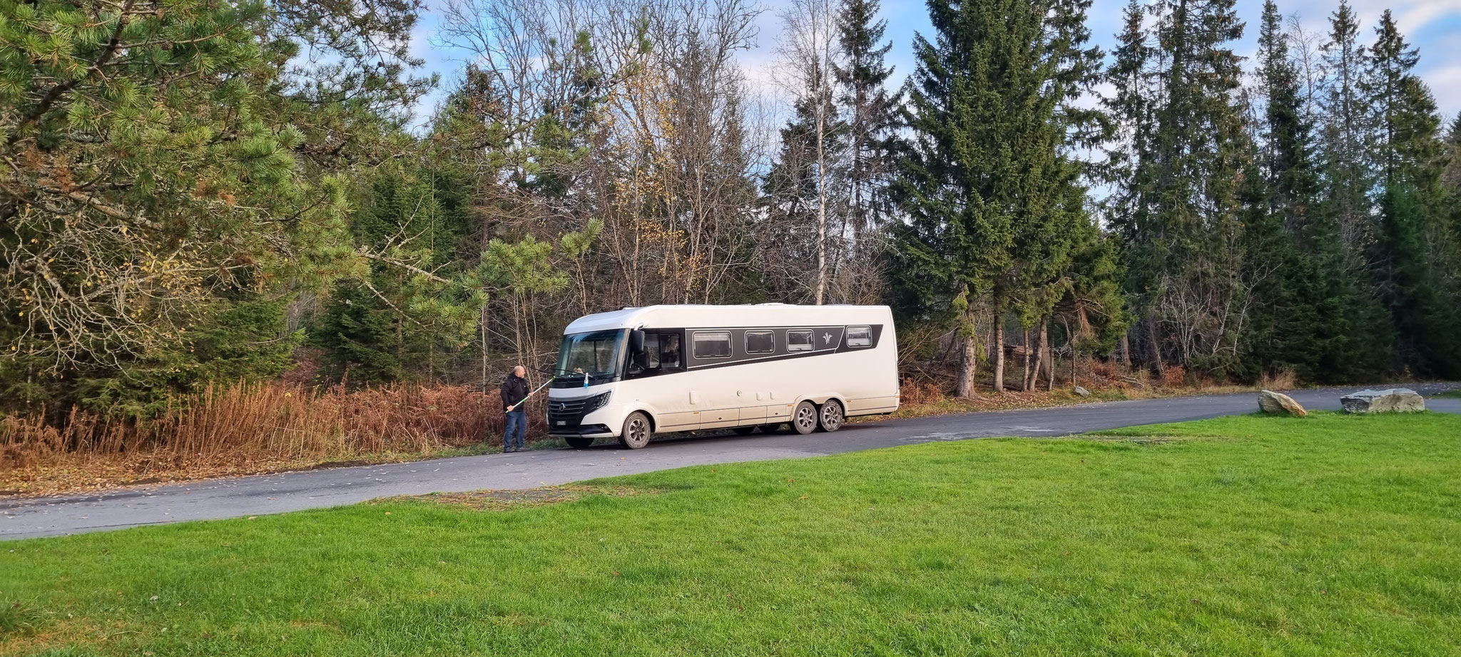 Kurzer Halt, um die Frontscheibe zu reinigen...