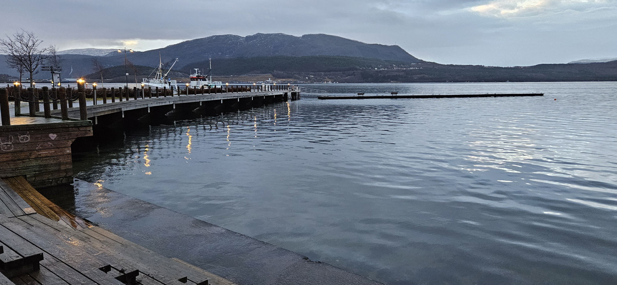 Gestern am Abend war hier noch ein grosses Schiff