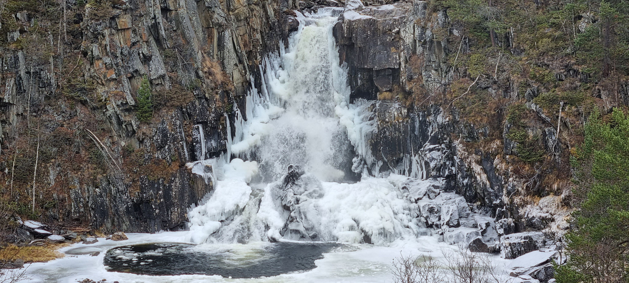 ...und das Wasser beginnt zu gefrieren