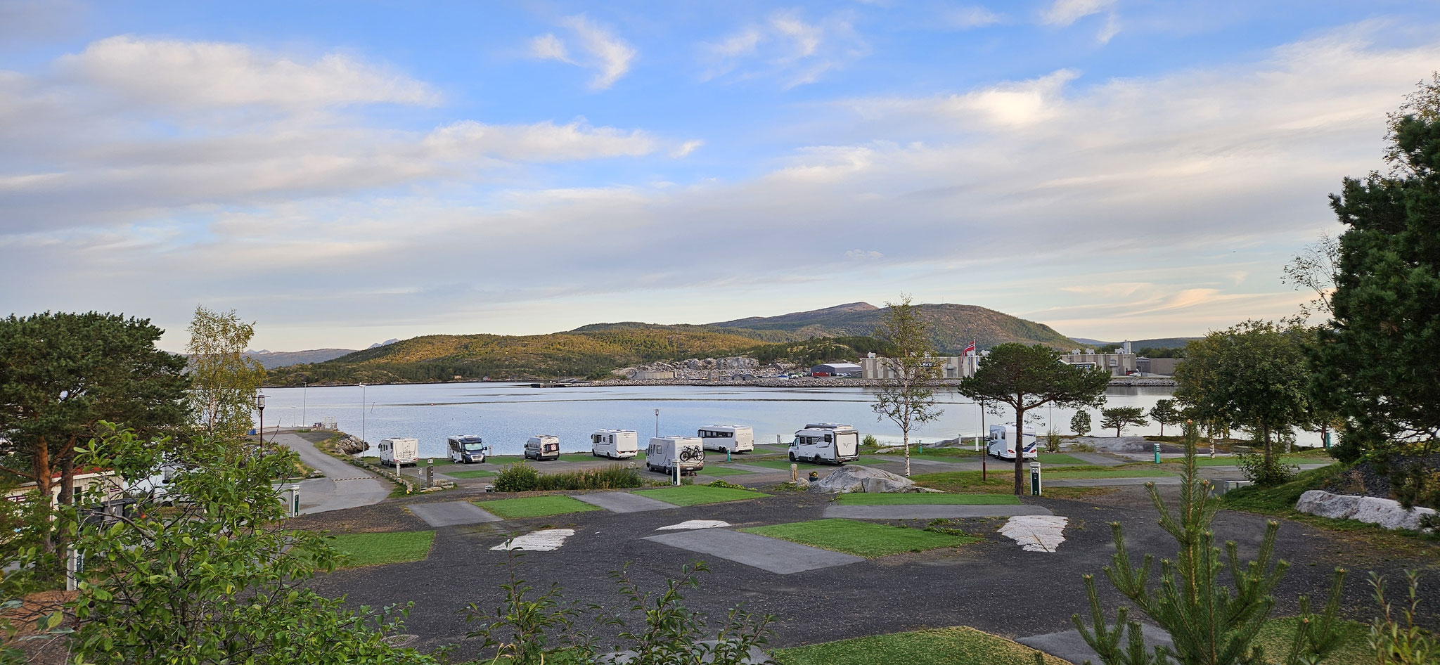 Der Stellplatz bei Tageslicht - die Polarlichter sind weg