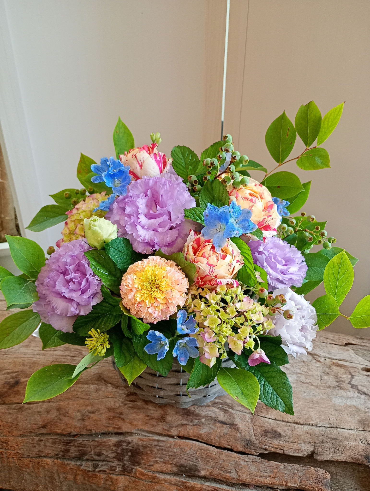 結婚記念日にお任せアレンジ。　初夏をイメージして。