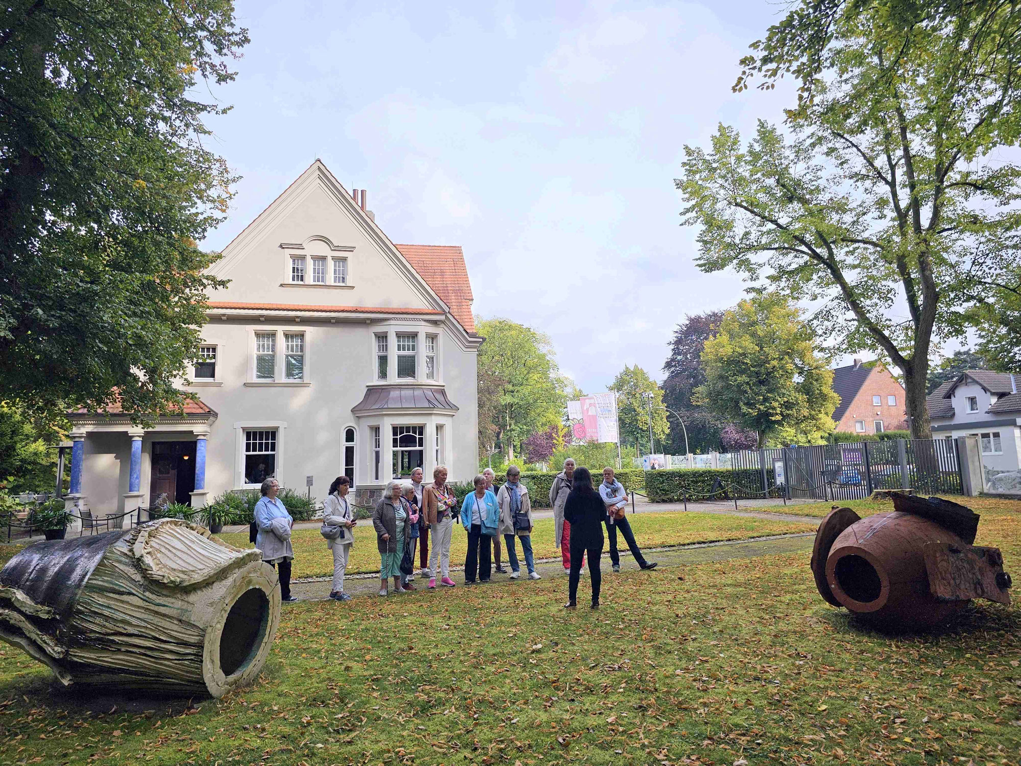 Villa und Skulpturen