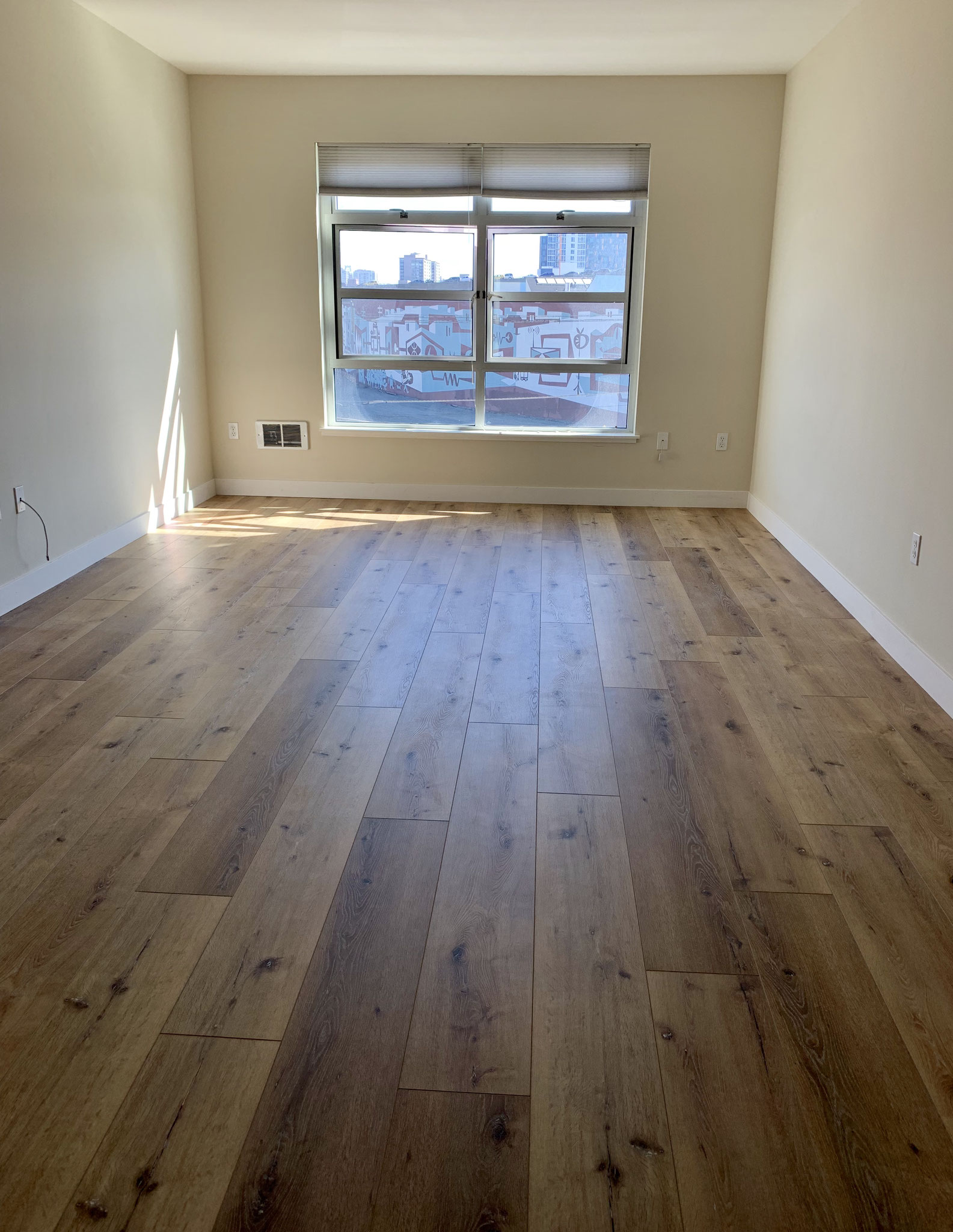 Living room/Brand new floor