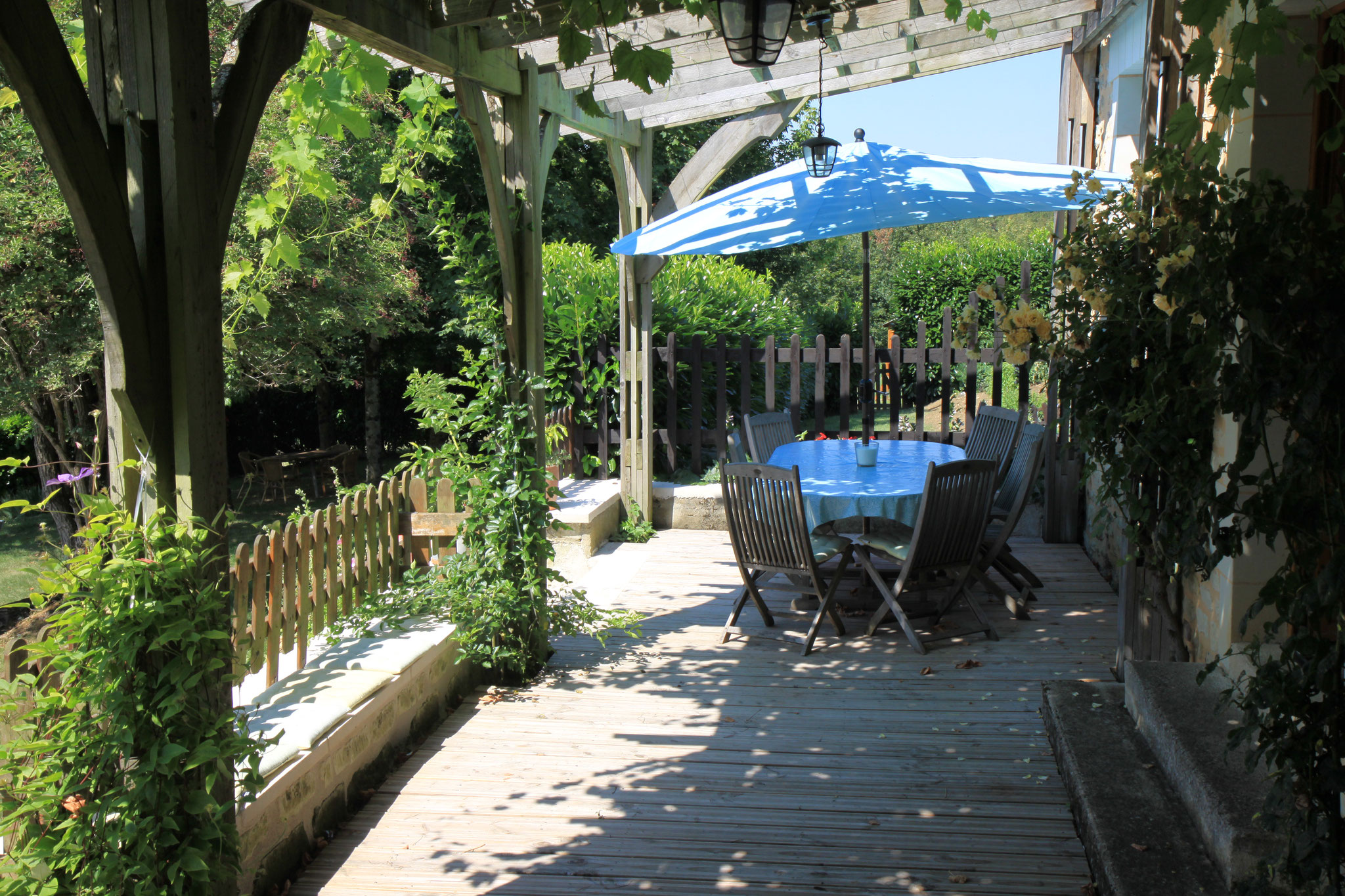 La pergola donnant sur le jardin