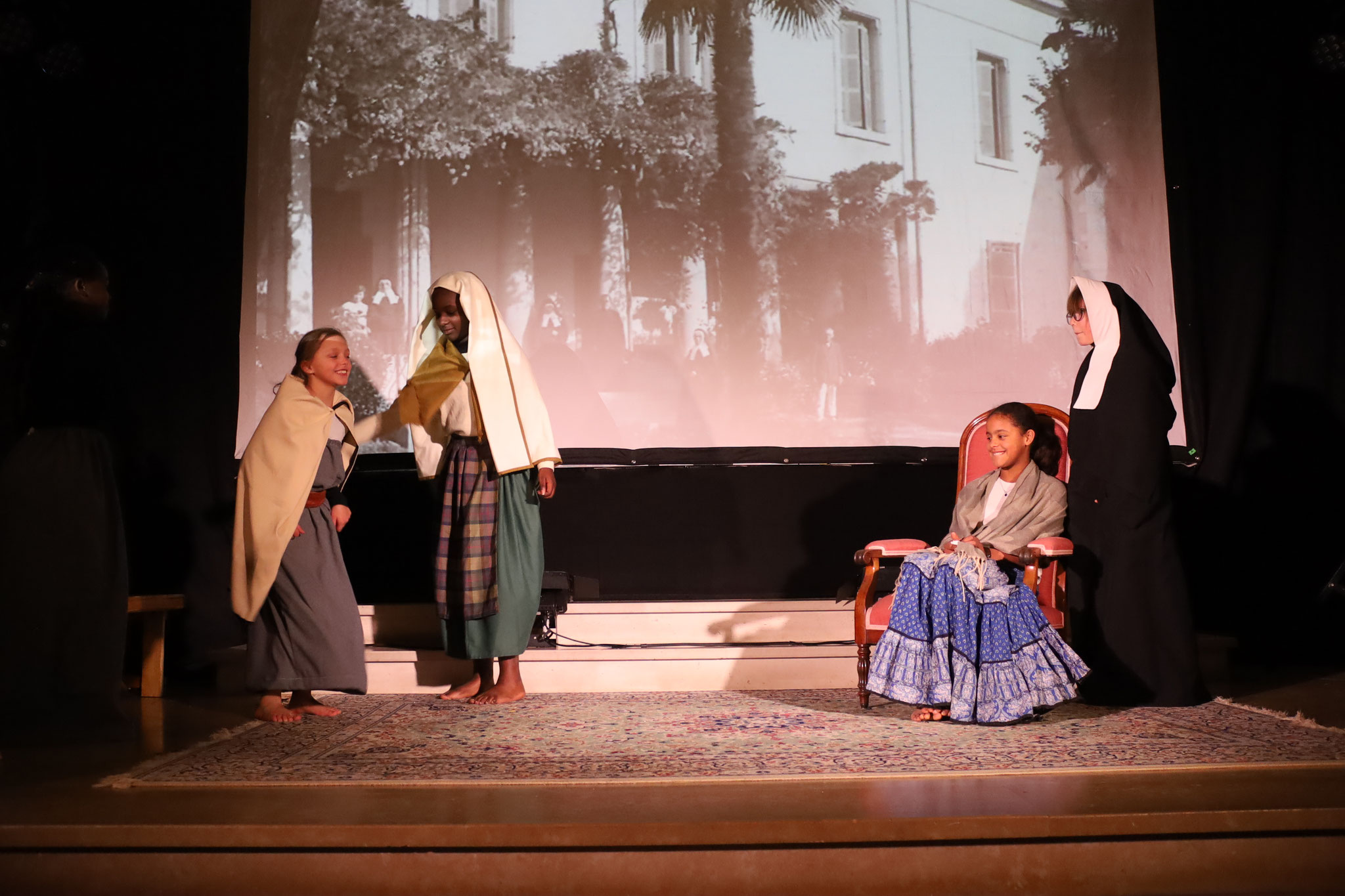 Intertableau : la vie de Bernadette - (c) JDR