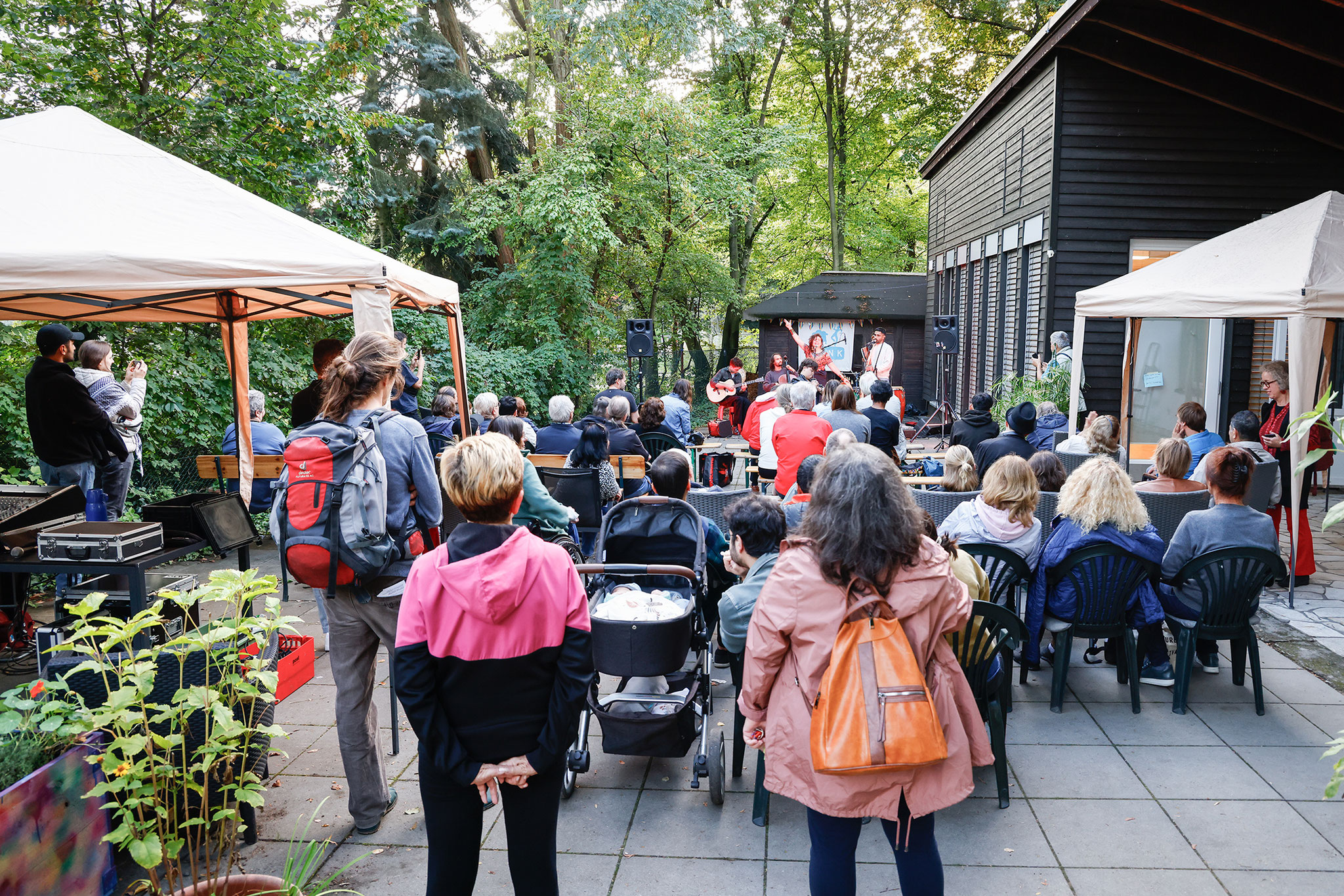 Maemo, Konzert auf der Terrasse vom Haus am See, Foto: Antonia Richter