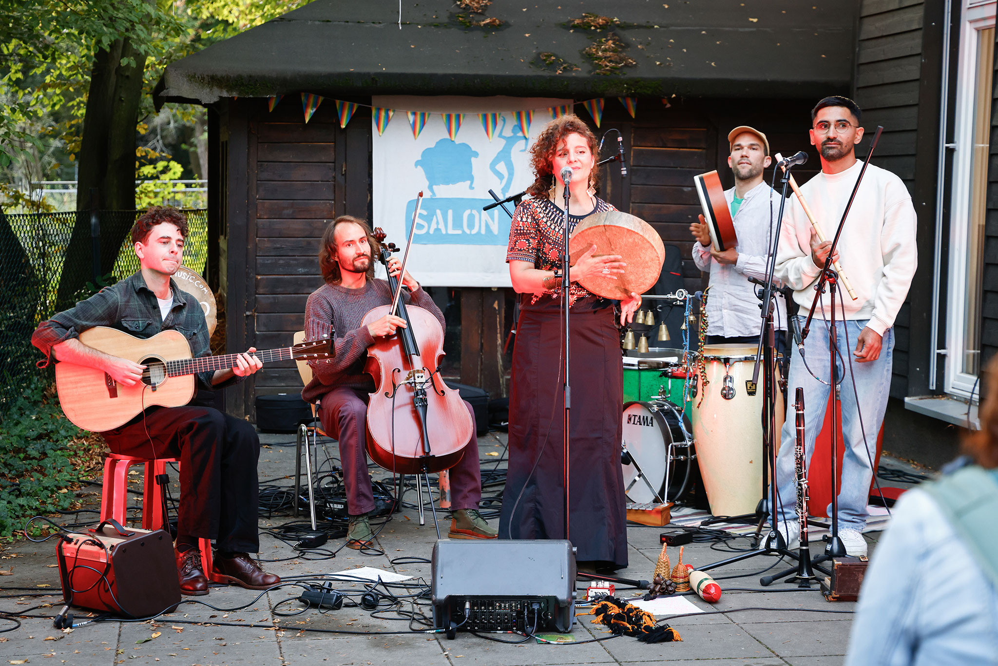 Maemo, Konzert auf der Terrasse vom Haus am See, Foto: Antonia Richter