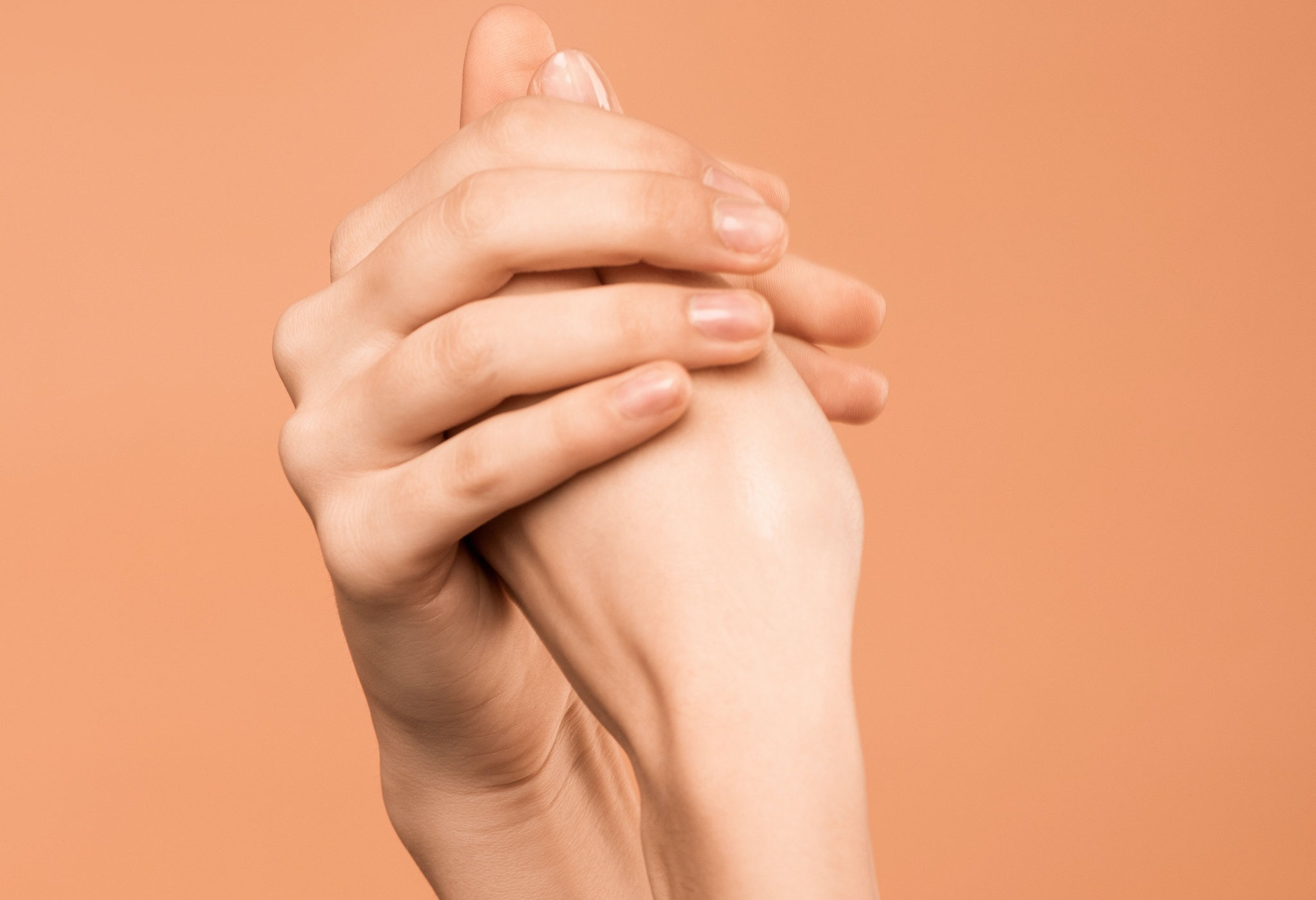 séance de réflexologie des mains en entreprise pour offrir une pause relaxante au travail