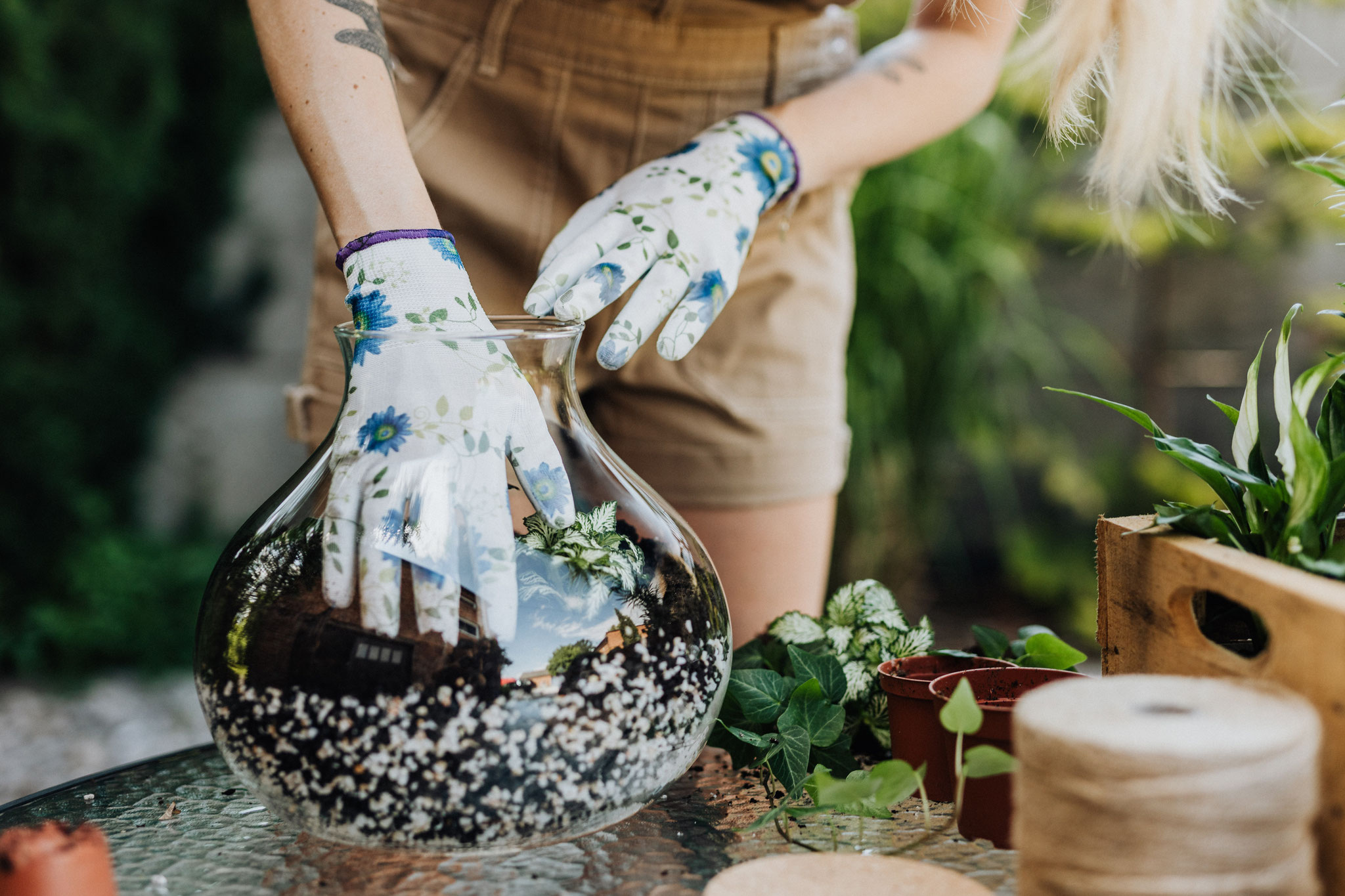atelier terrarium végétal en entreprise pour créer un écosystème miniature naturel
