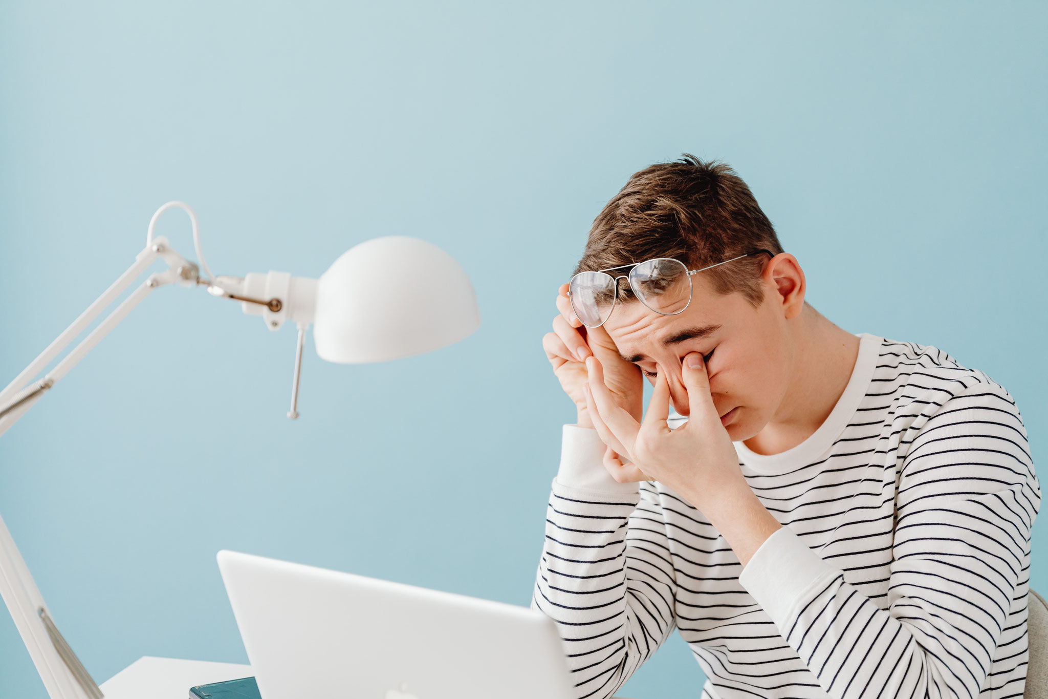 activité de yoga des yeux en entreprise pour soulager la fatigue oculaire des collaborateurs