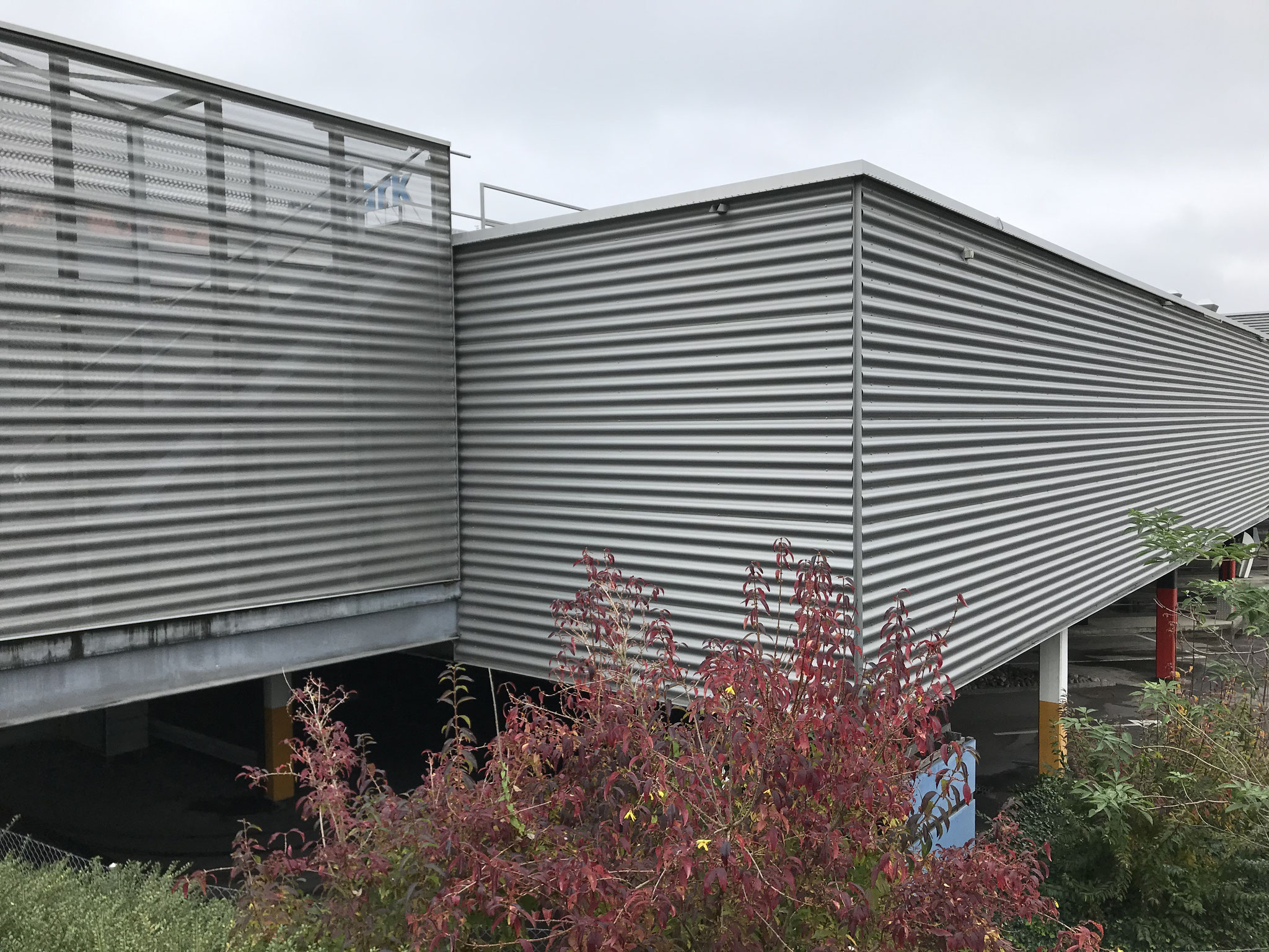 Eckebereich Gastro/Strasse aussen vor Umbau