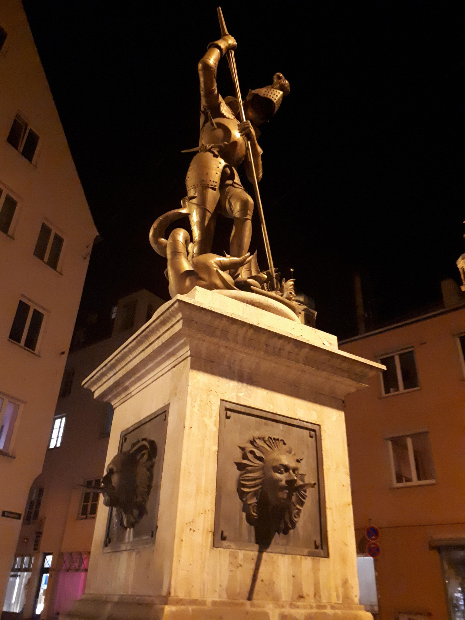 Georgsbrunnen in Augsburg, dem Heiligen Georg gewidmet
