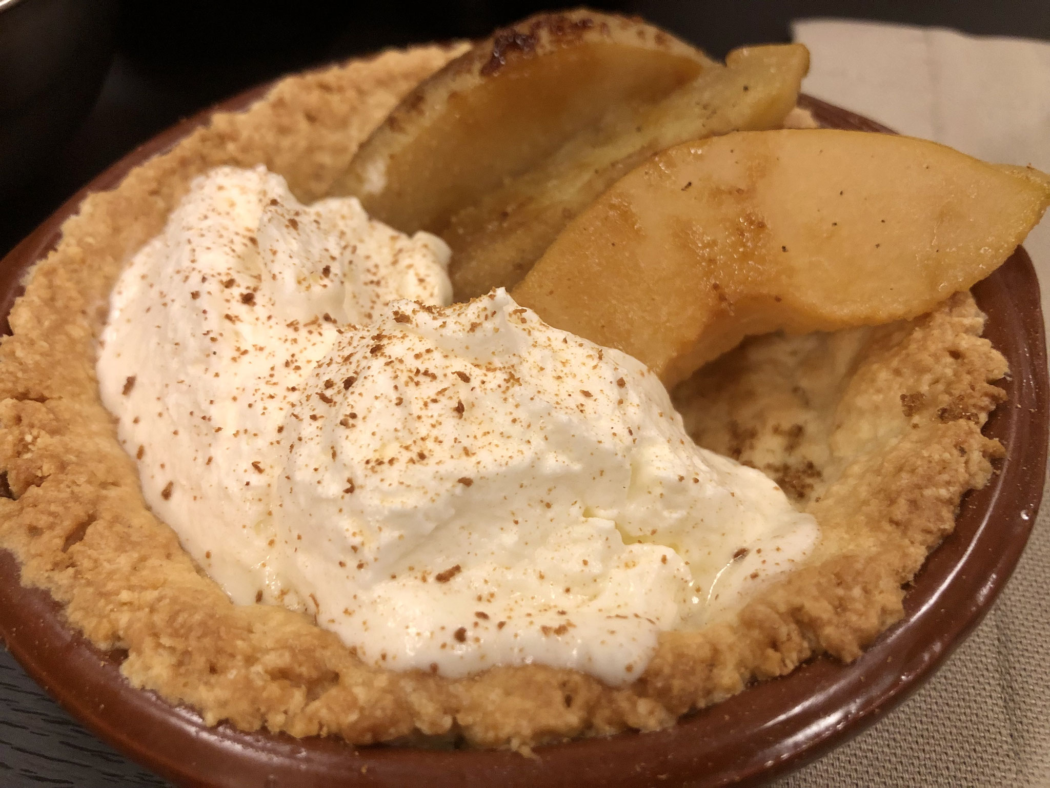 gepocheerde peer, slagroom & yugurt in croute