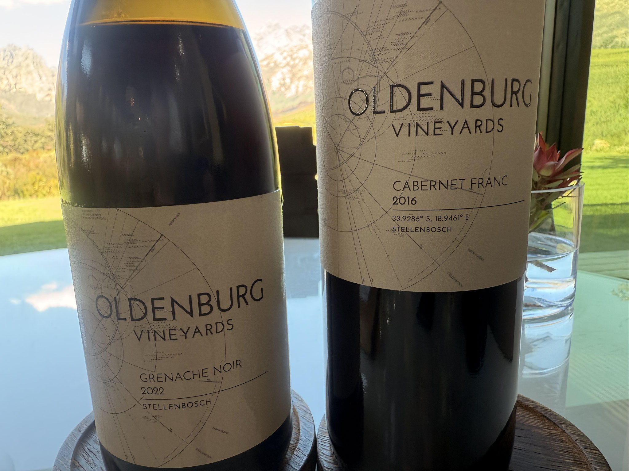 grenache noir: (+15% syrah) vlot drinkbaar, rood fruit, lekker// Cab Fr: 2016;25% nieuwe eik, groenig