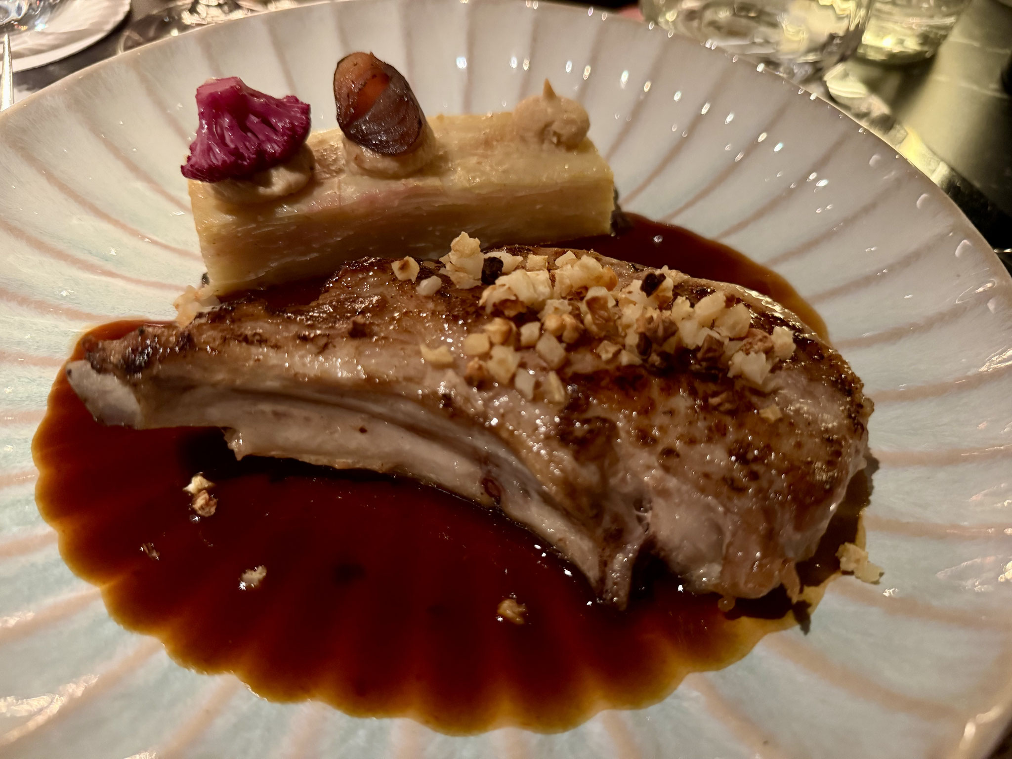 Iberico varken met celery wortel, truffel en ingekookte saus