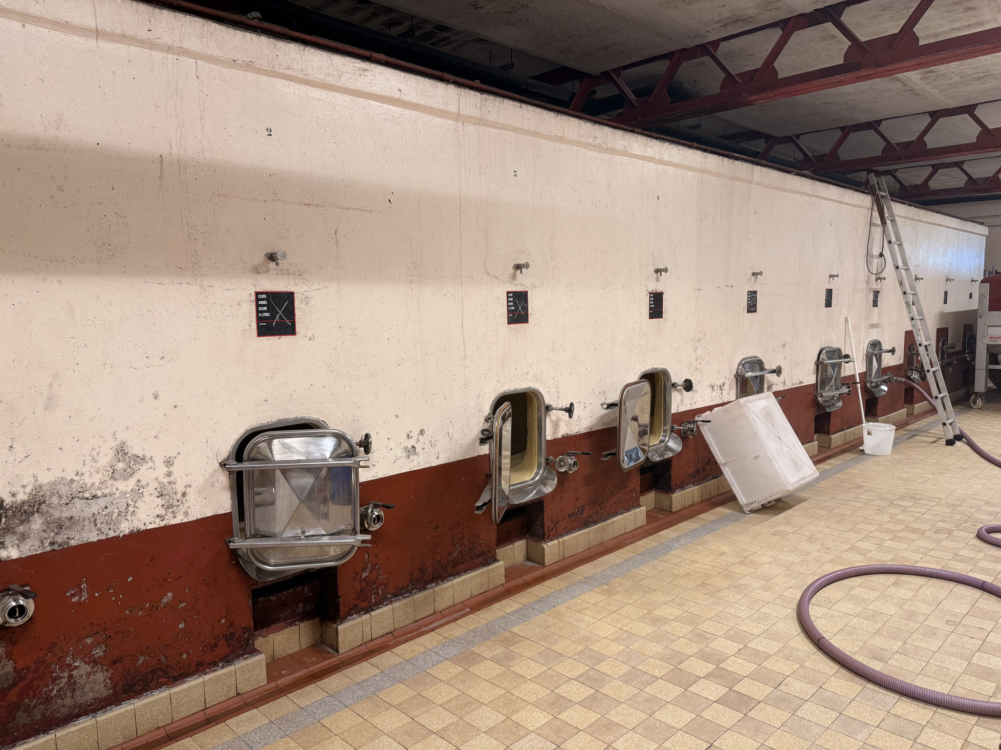 Cementen cuves.