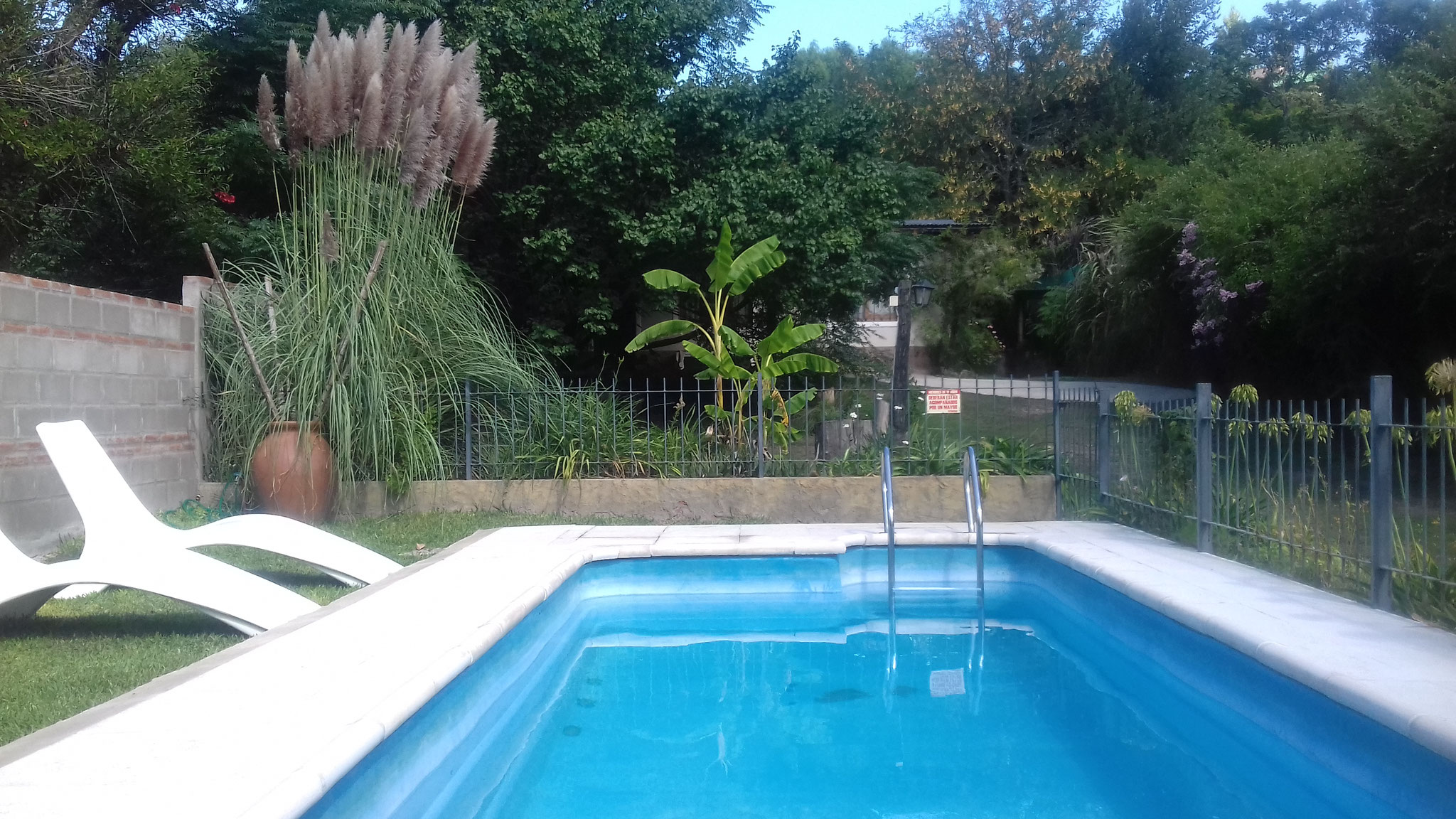 Piscina con cerco perimetral 