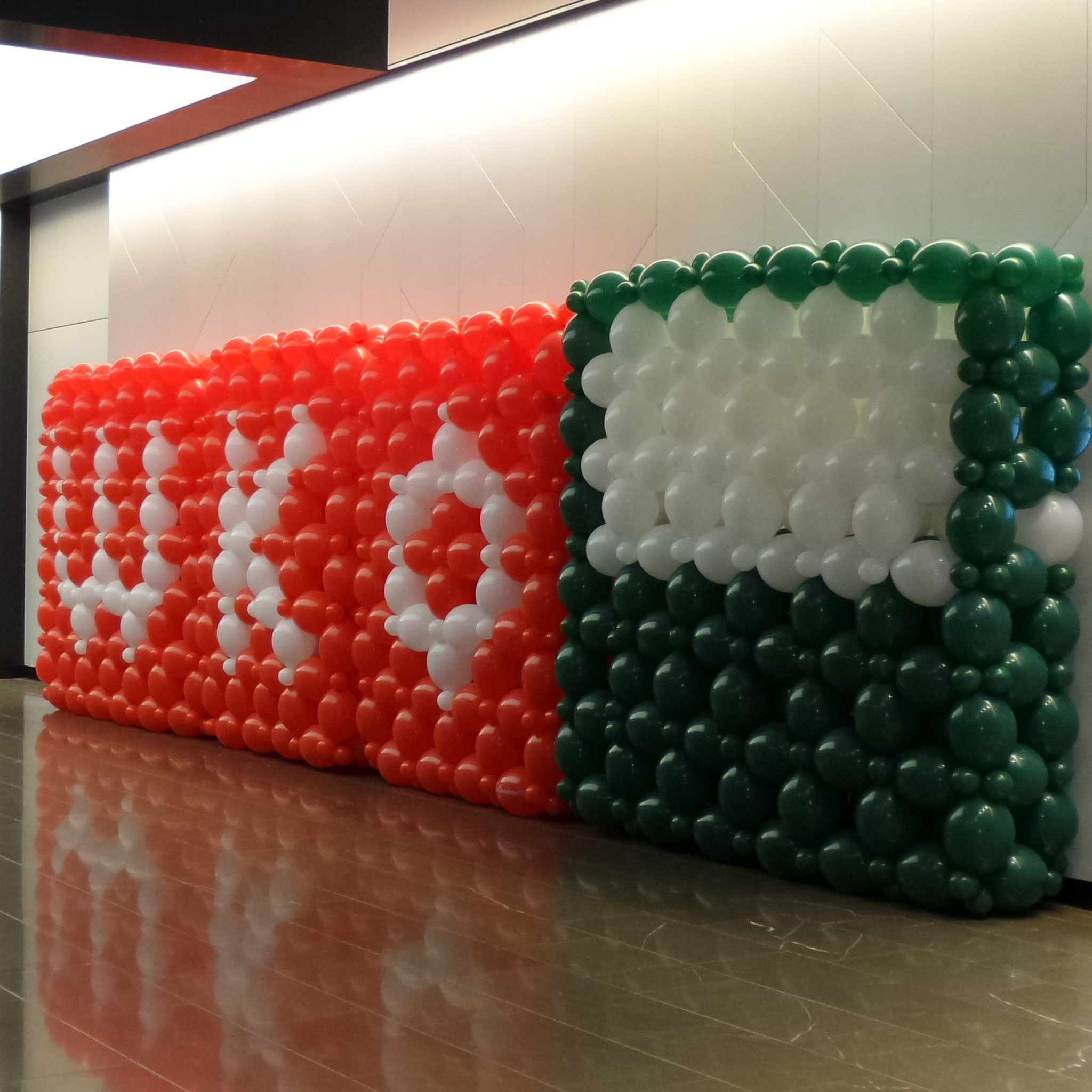 Logo-Ballonwand