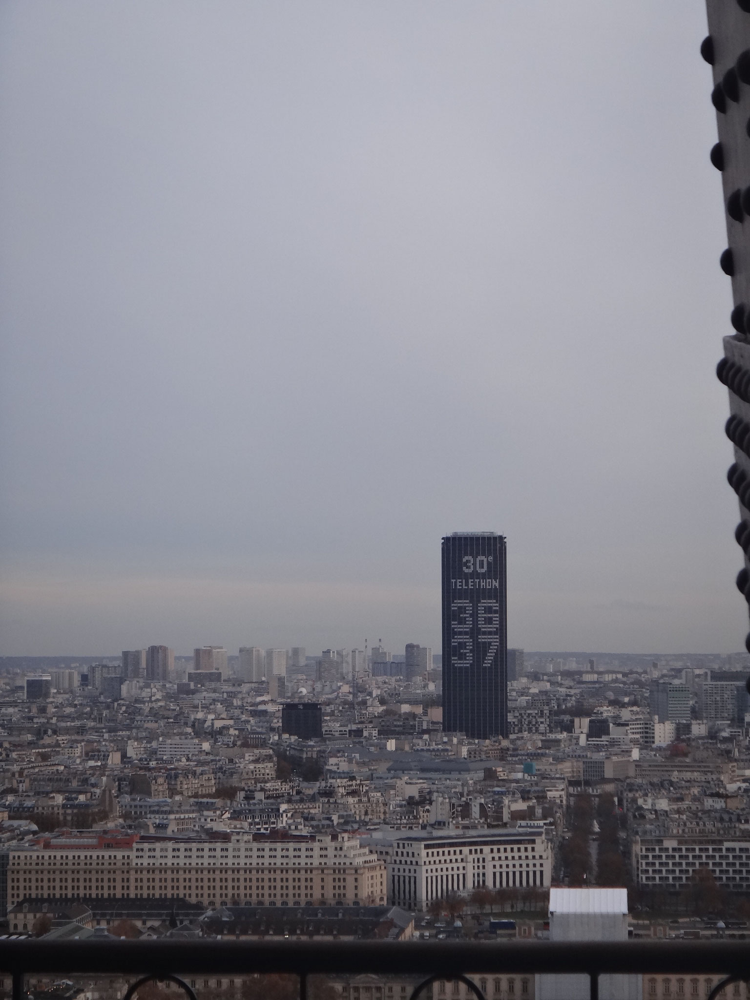 Sur la terrasse du restaurant Jules Verne