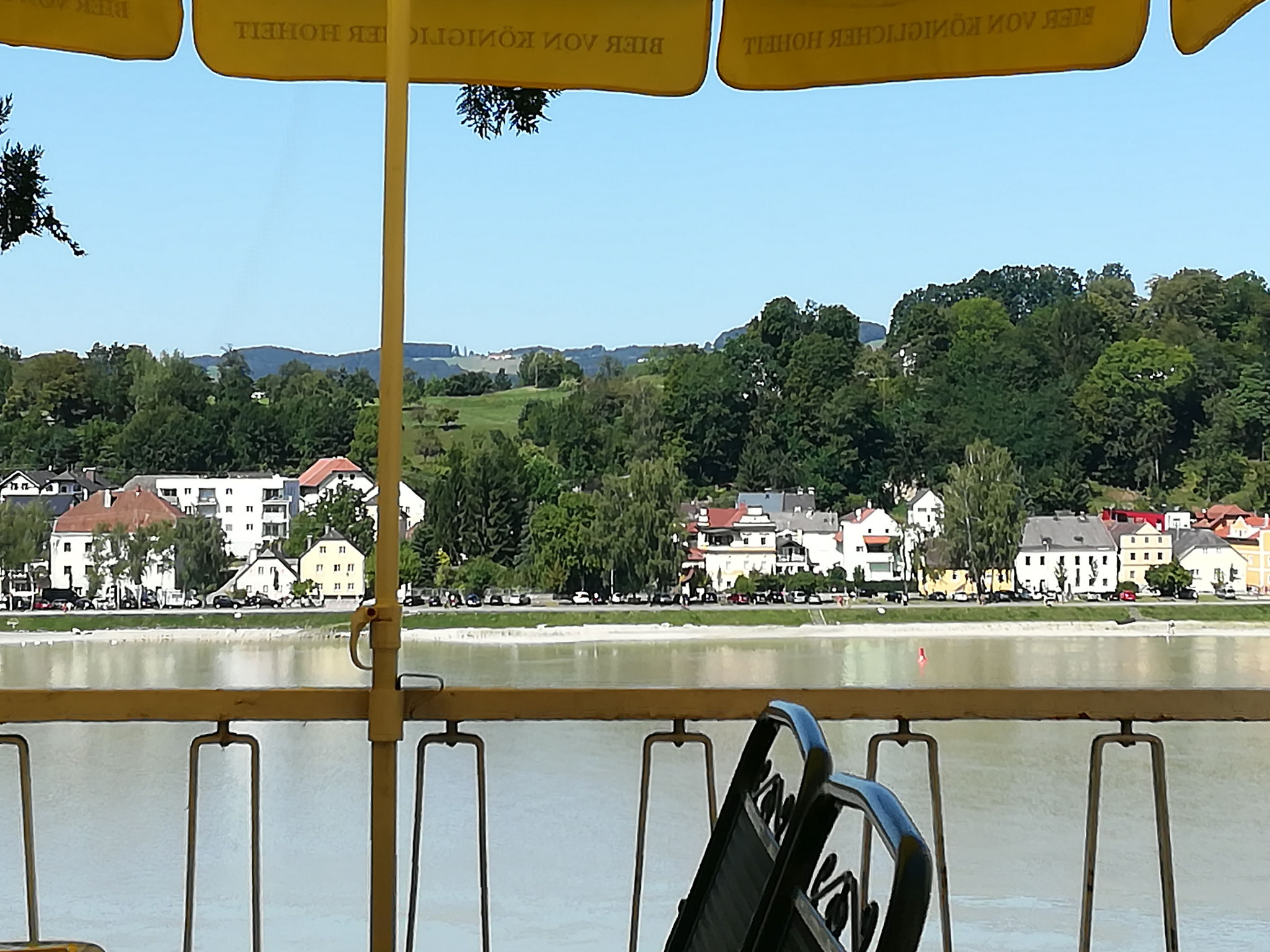 Kleine Rast mit Blick über die Donau