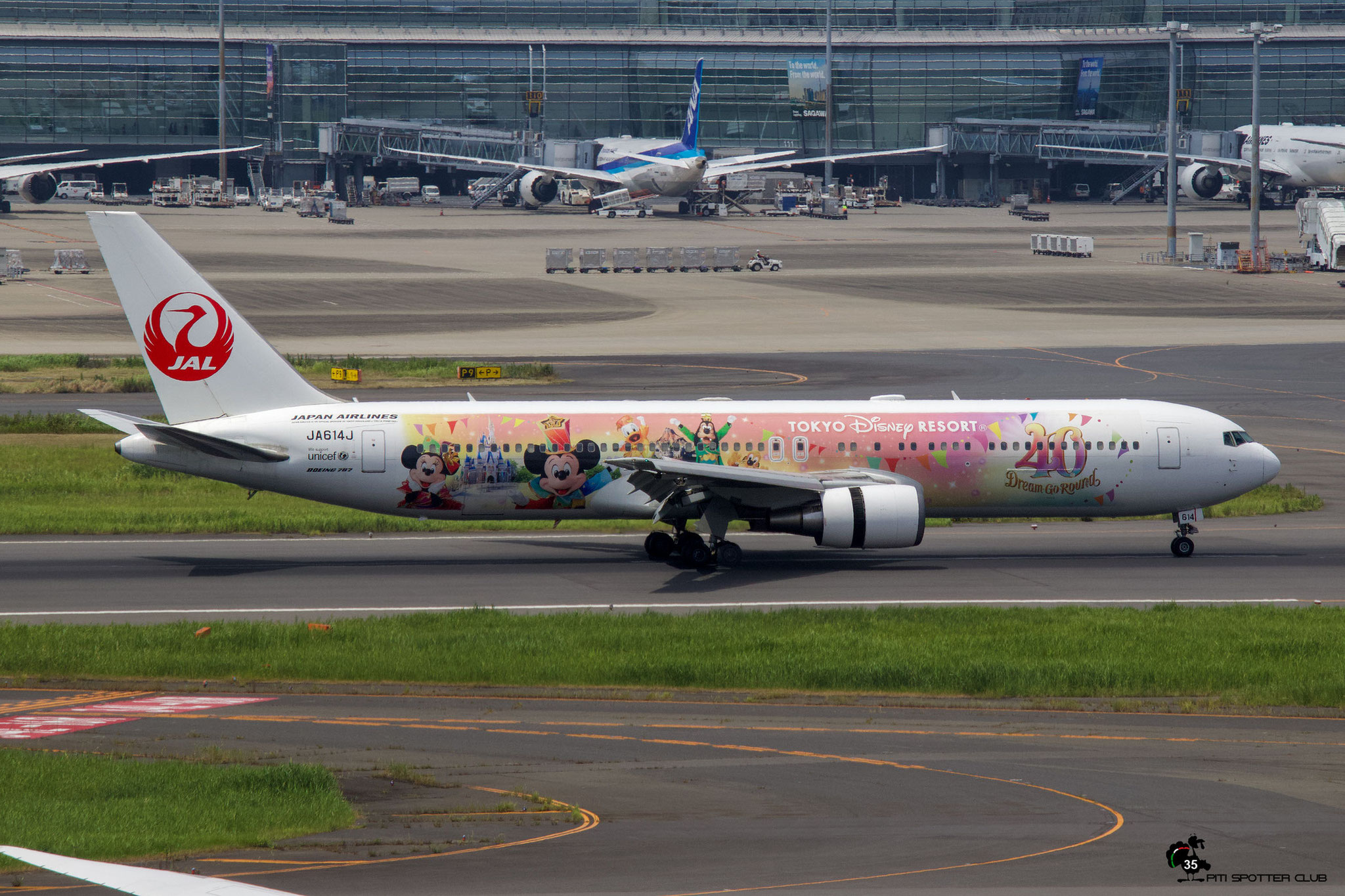 JA614J Boeing 767-346 (ER) 33851 938 CF6-80C2B2 Japan Airlines 2005 © Archivio Piti Spotter Club Verona