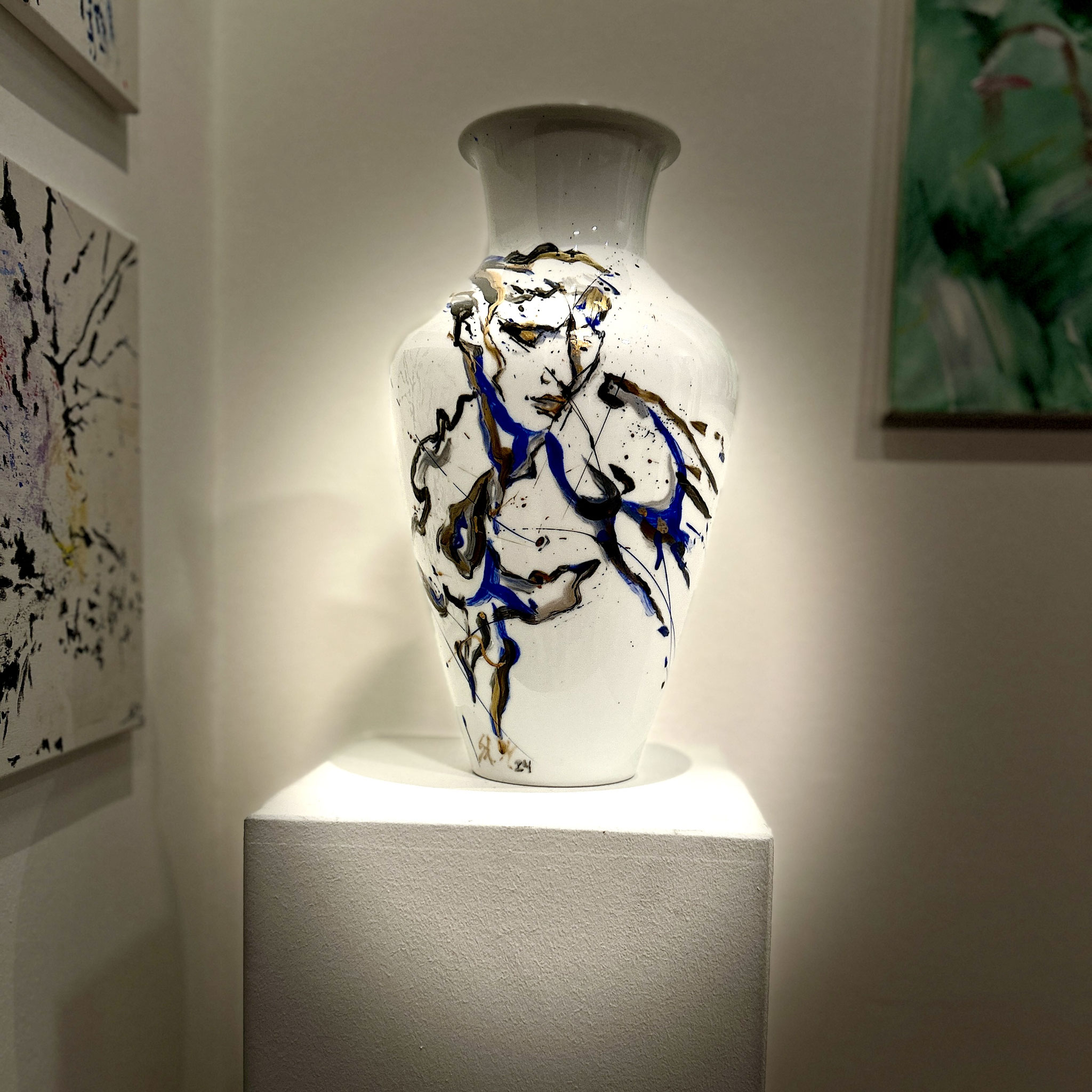 Vase 2024, Höhe: 48cm, Breite: 23cm