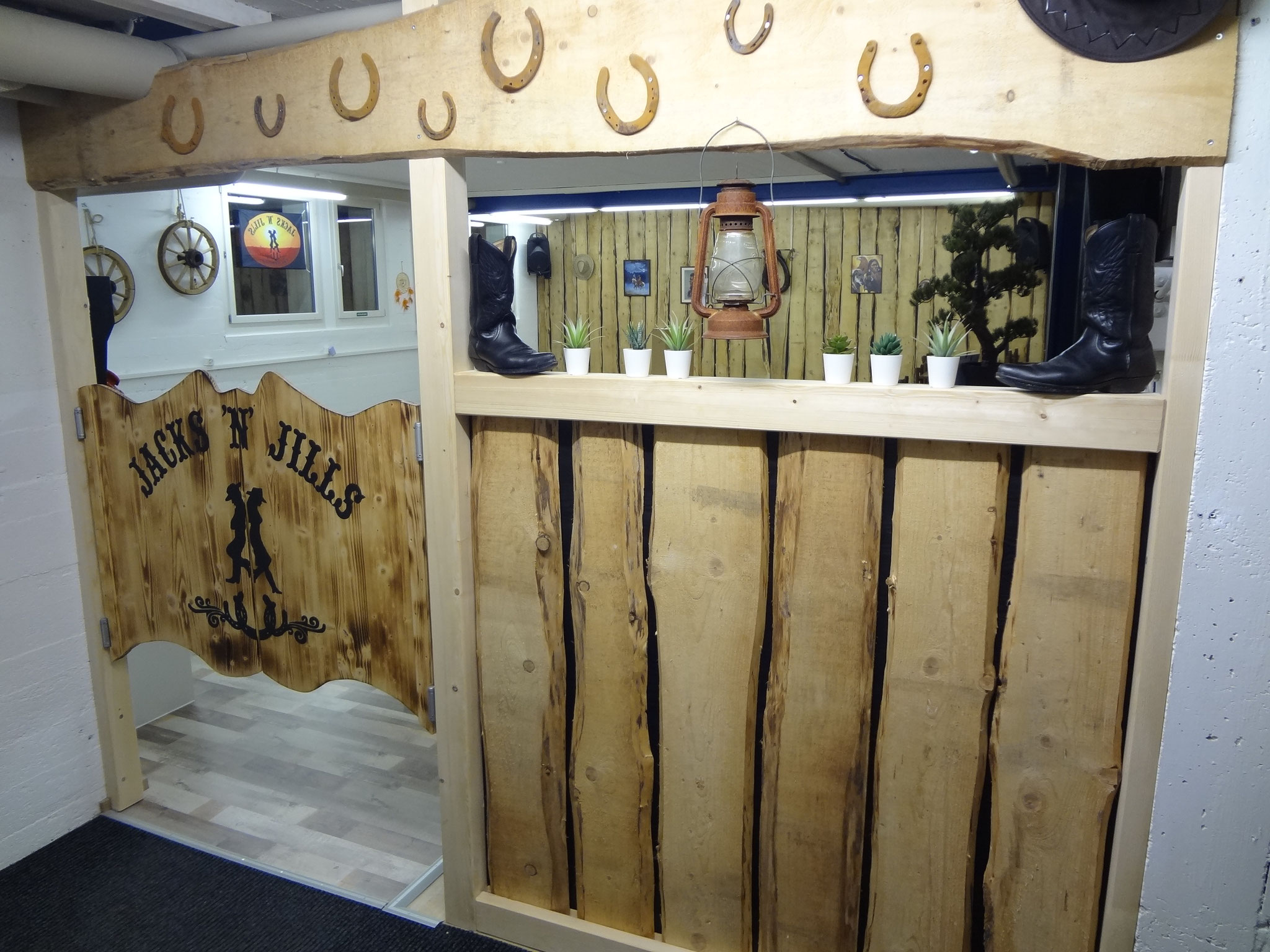 Jacks`N`Jills Eingang mit Westerntüre