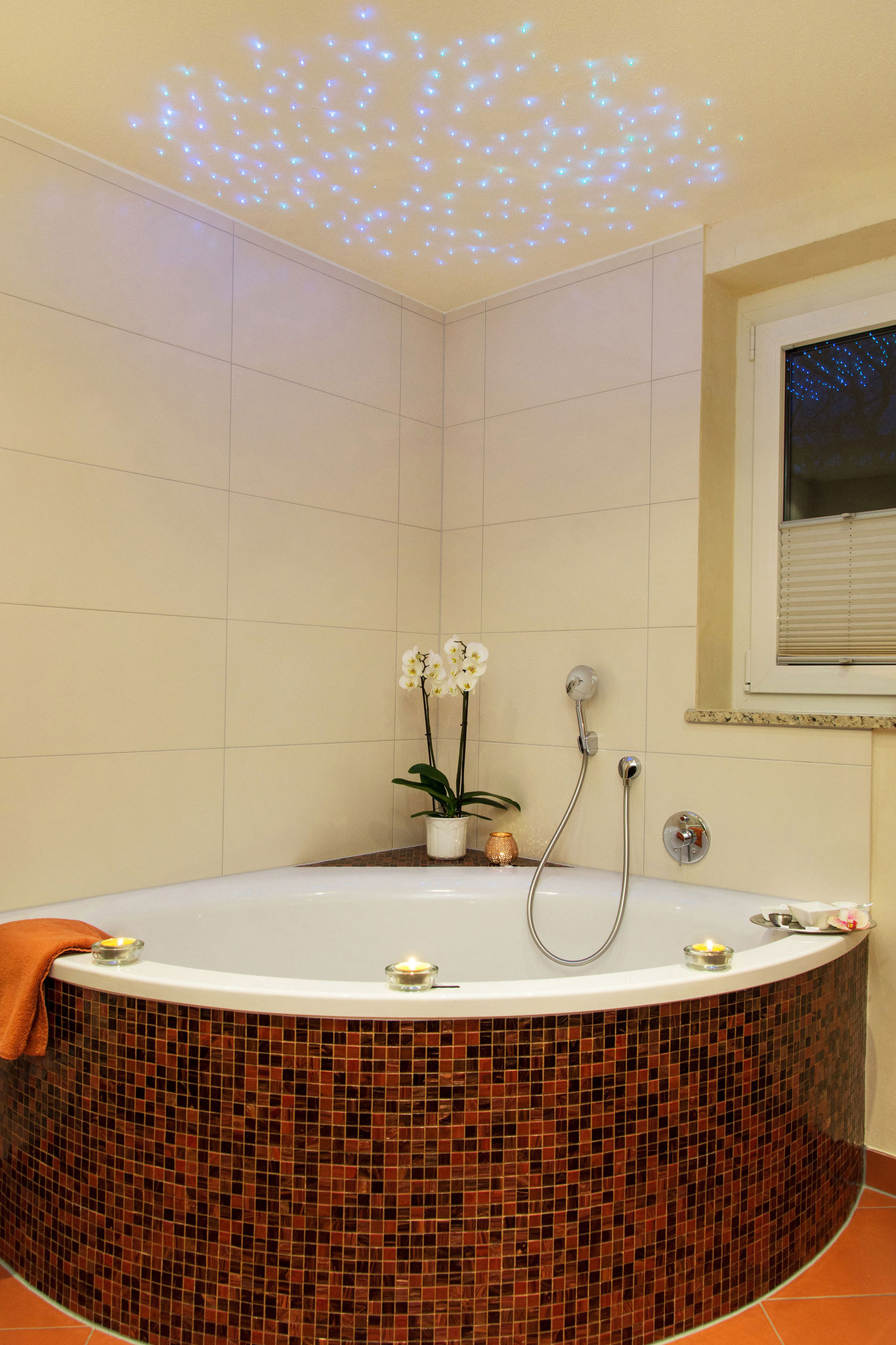 privates regenerierendes wohlfühlbad mit whirlpoolbadewanne