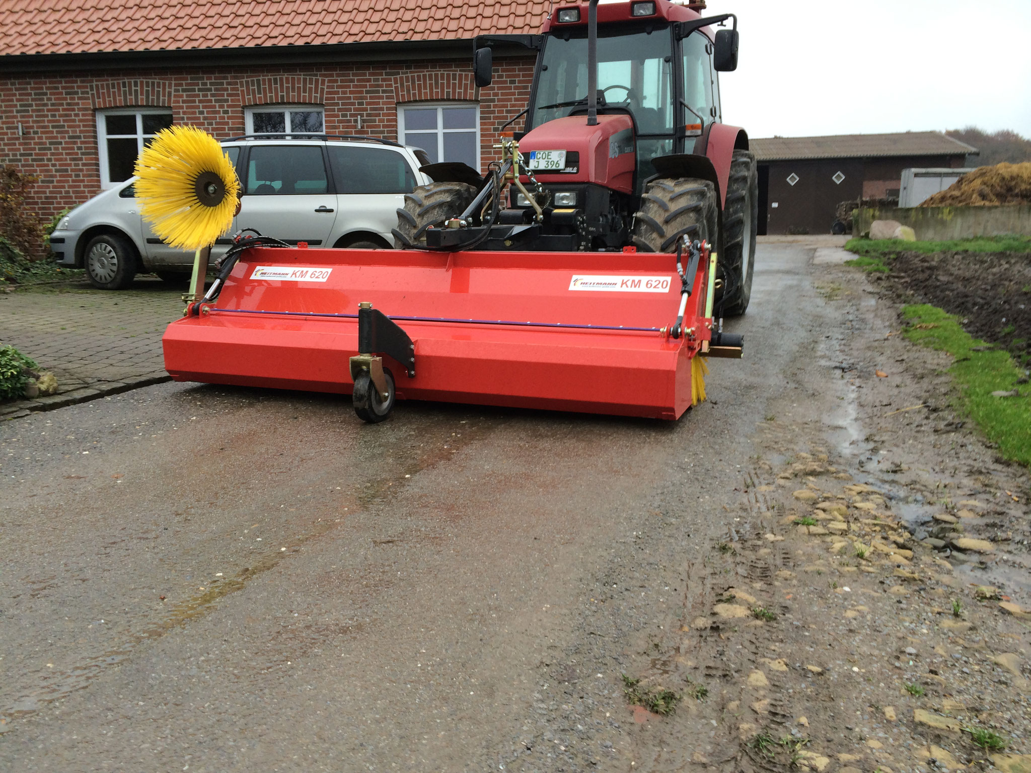 UKM 620 am Schlepper 3-Punkt Front -  wahlweise auch in Heckhydraulik zu fahren