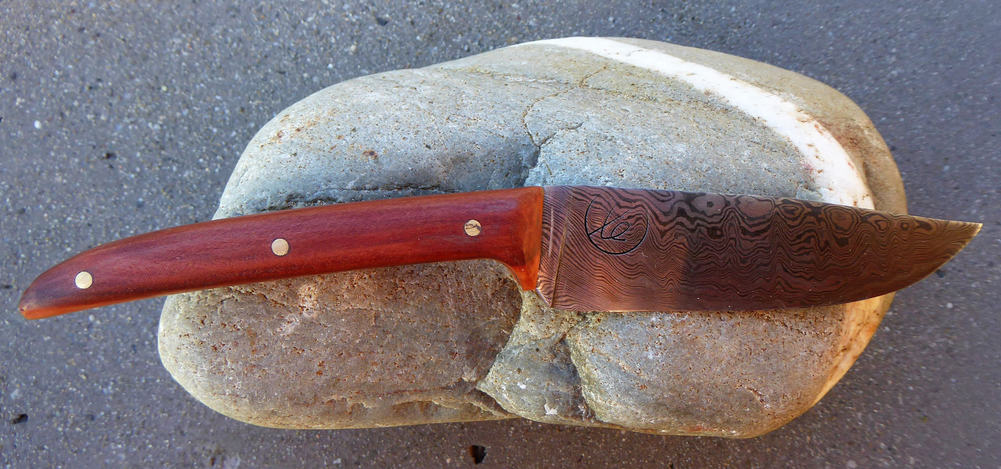 Messer mit Torrsionsdamast und Birnbaumgriff